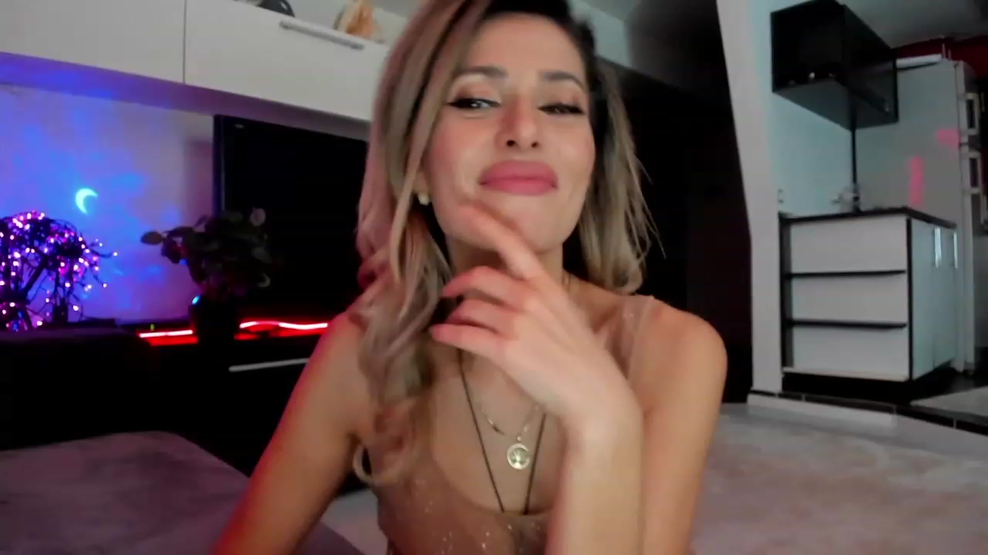 Gallery image thumbnail from SmileyTinaa's myfreecams stream on, 03/11/2024, 21:37 image 17 of 20
