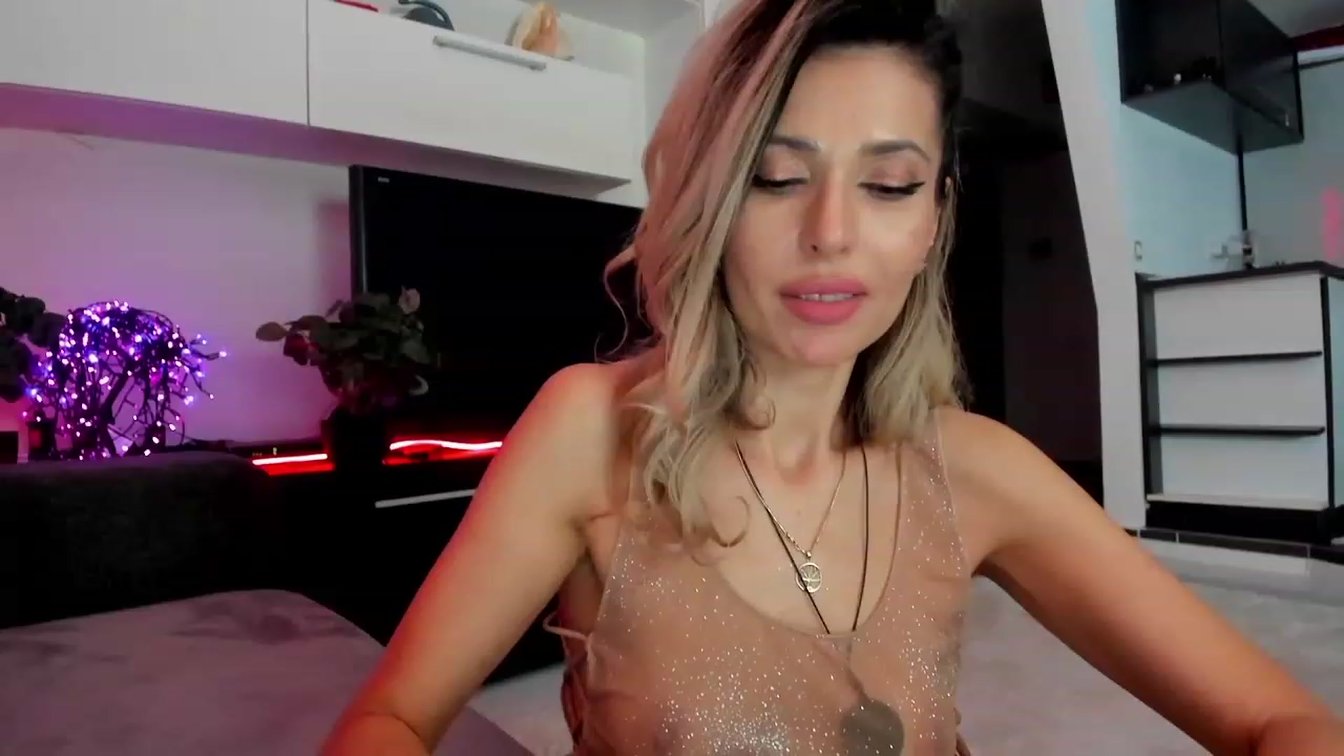 Gallery image thumbnail from SmileyTinaa's myfreecams stream on, 03/12/2024, 05:53 image 7 of 20