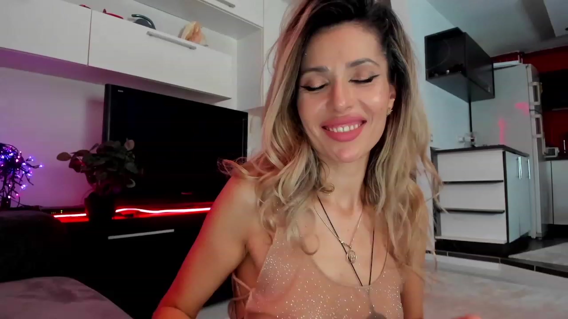 Gallery image thumbnail from SmileyTinaa's myfreecams stream on, 03/12/2024, 05:53 image 4 of 20