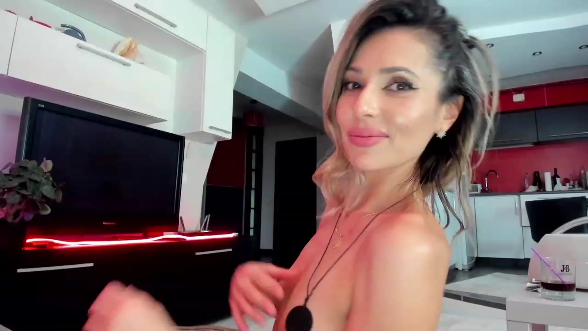 Gallery image thumbnail from SmileyTinaa's myfreecams stream on, 03/12/2024, 05:53 image 14 of 20