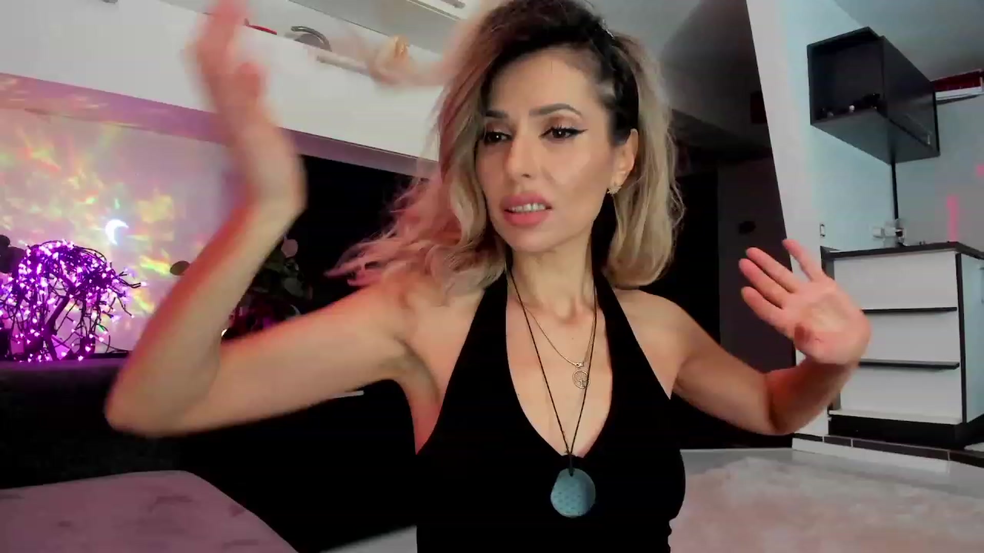 Gallery image thumbnail from SmileyTinaa's myfreecams stream on, 03/12/2024, 23:43 image 12 of 20