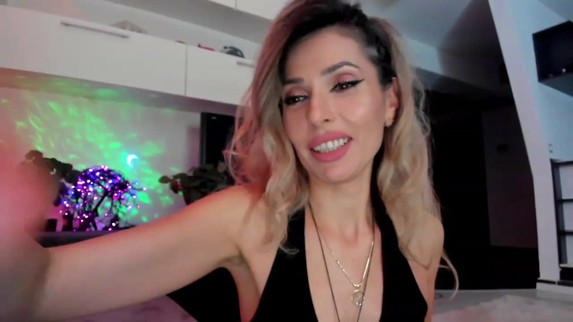 Gallery image thumbnail from SmileyTinaa's myfreecams stream on, 03/12/2024, 23:43 image 13 of 20
