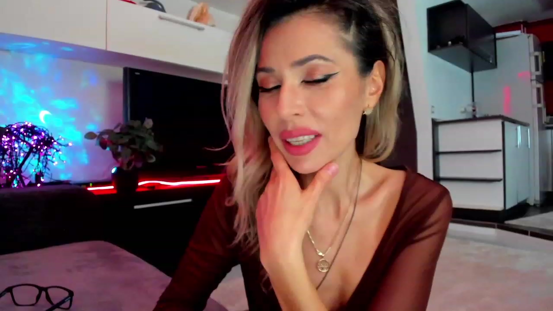 Gallery image thumbnail from SmileyTinaa's myfreecams stream on, 03/13/2024, 23:16 image 13 of 20
