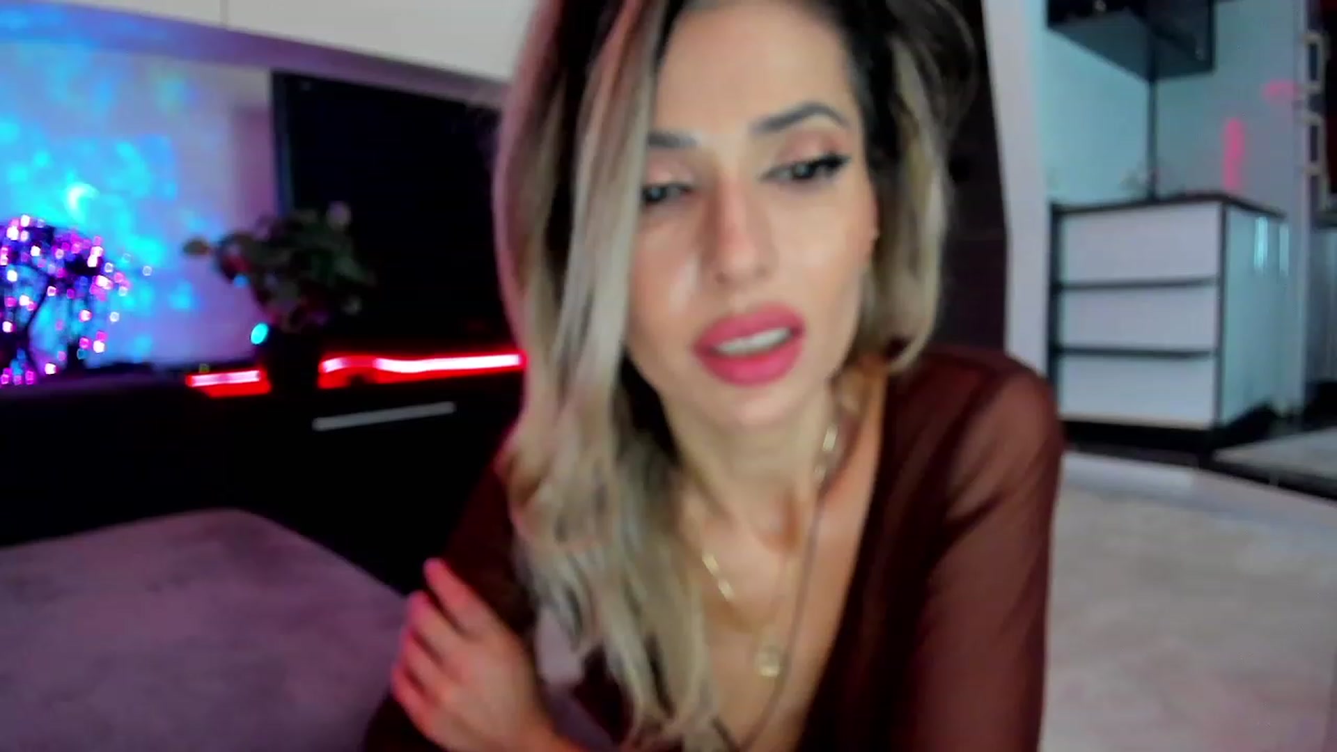 Gallery image thumbnail from SmileyTinaa's myfreecams stream on, 03/13/2024, 23:16 image 17 of 20