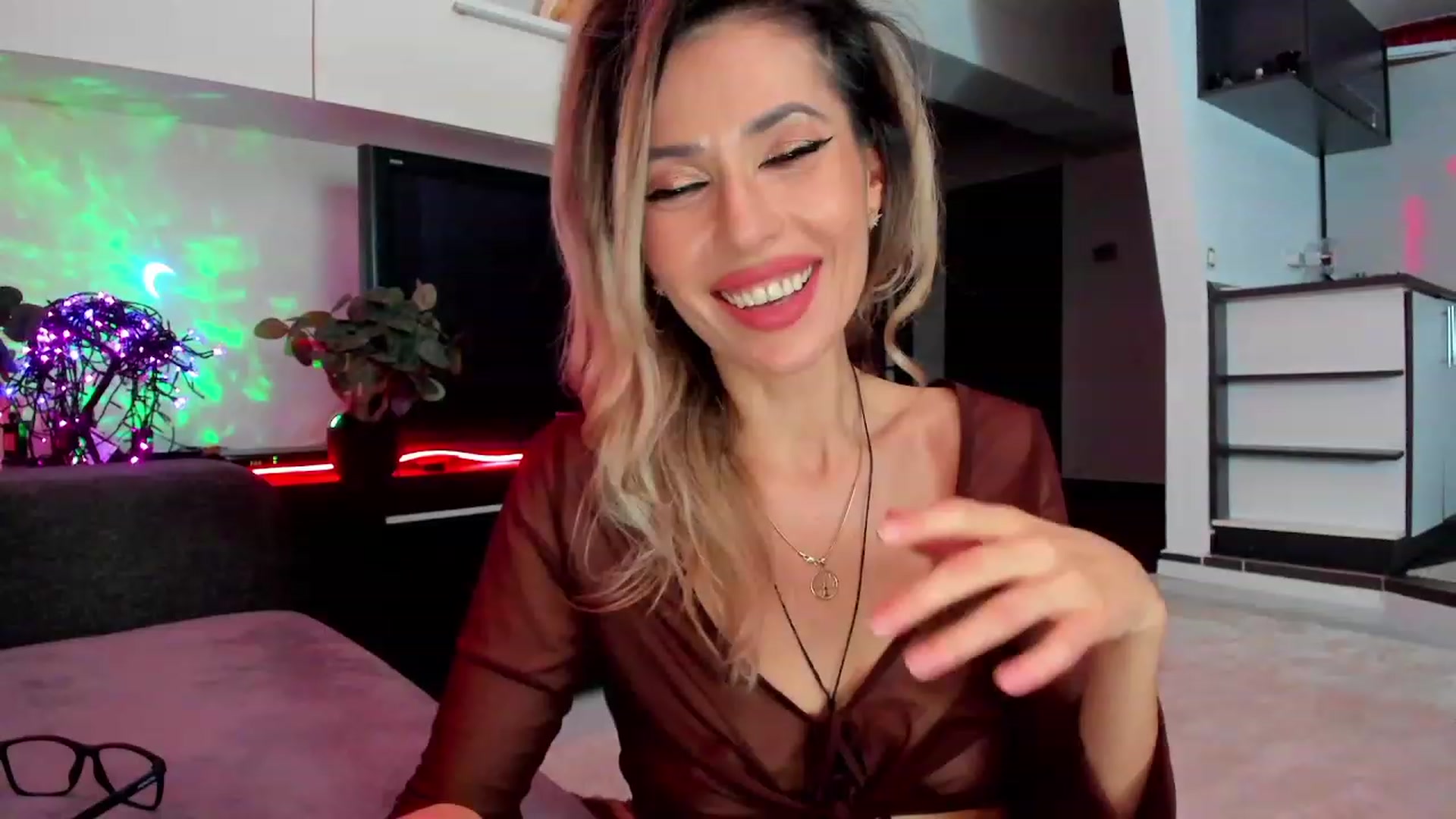 Gallery image thumbnail from SmileyTinaa's myfreecams stream on, 03/13/2024, 23:16 image 4 of 20