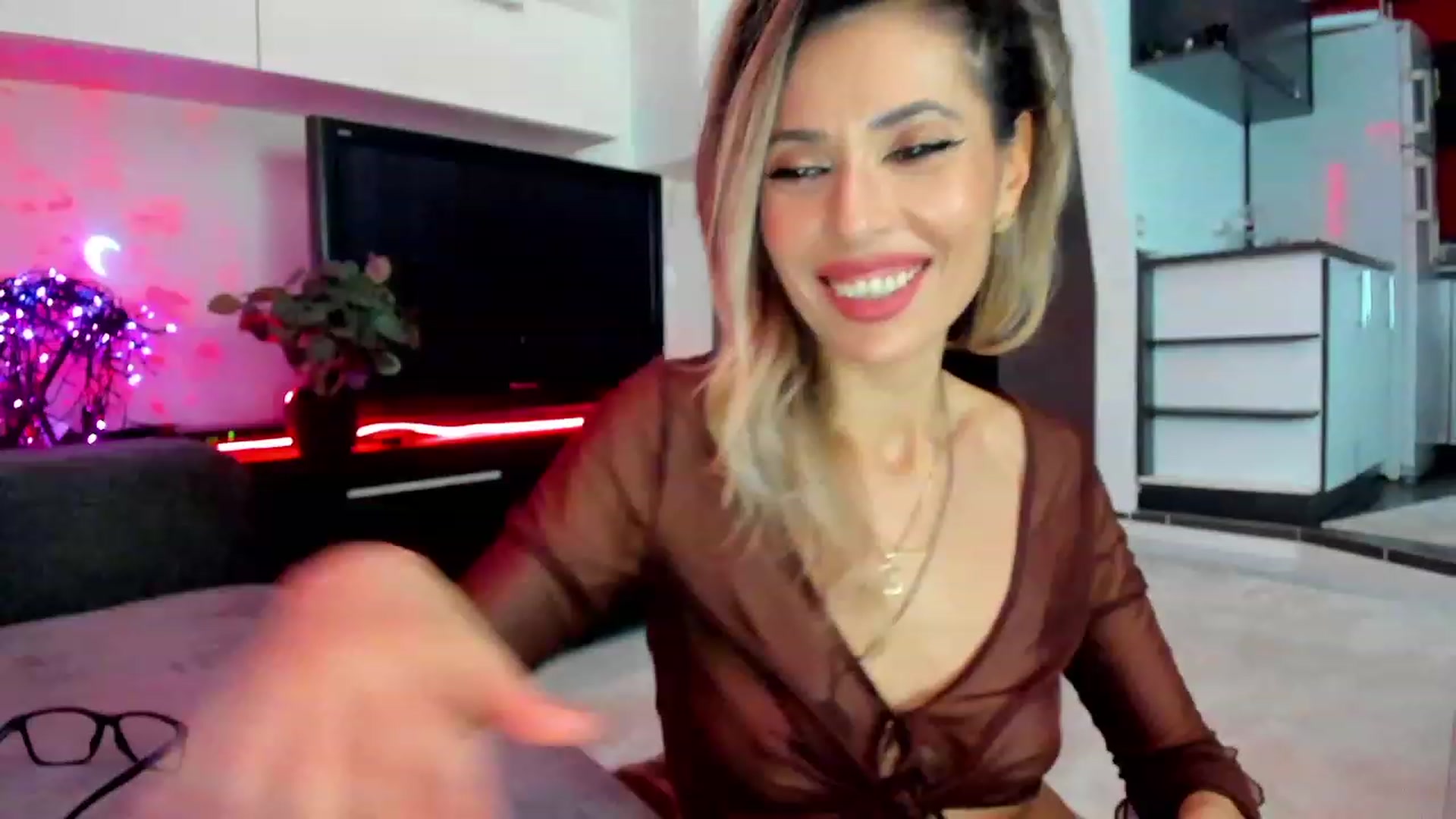Gallery image thumbnail from SmileyTinaa's myfreecams stream on, 03/13/2024, 23:16 image 14 of 20
