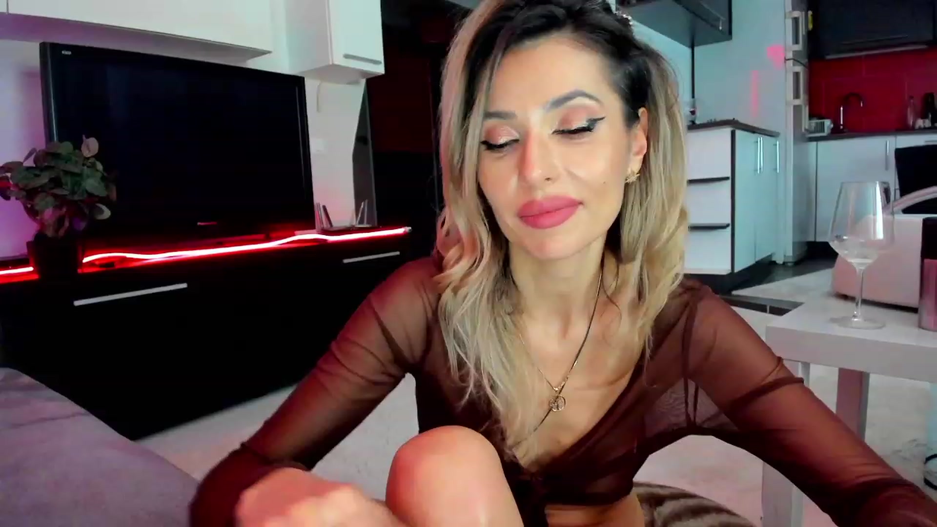 Gallery image thumbnail from SmileyTinaa's myfreecams stream on, 03/14/2024, 04:04 image 5 of 20