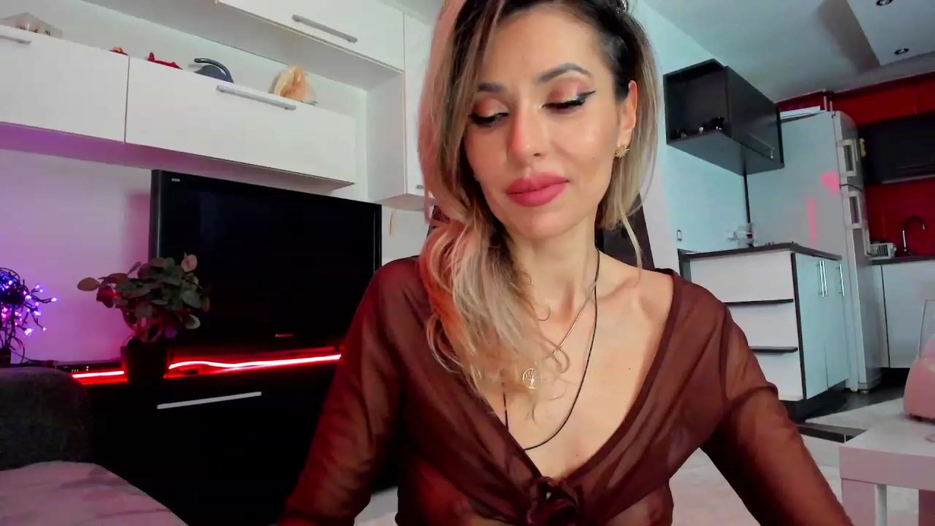 Gallery image thumbnail from SmileyTinaa's myfreecams stream on, 03/14/2024, 04:04 image 1 of 20