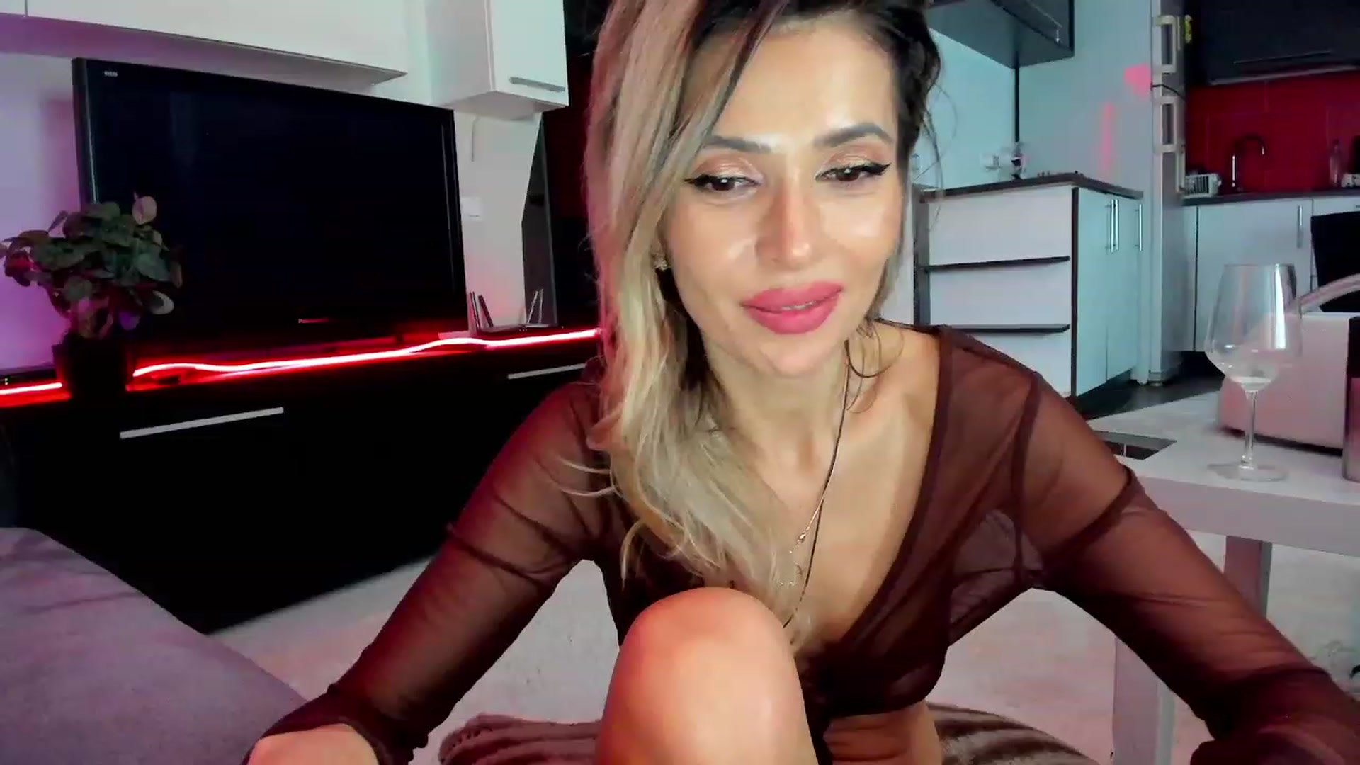 Gallery image thumbnail from SmileyTinaa's myfreecams stream on, 03/14/2024, 04:04 image 3 of 20