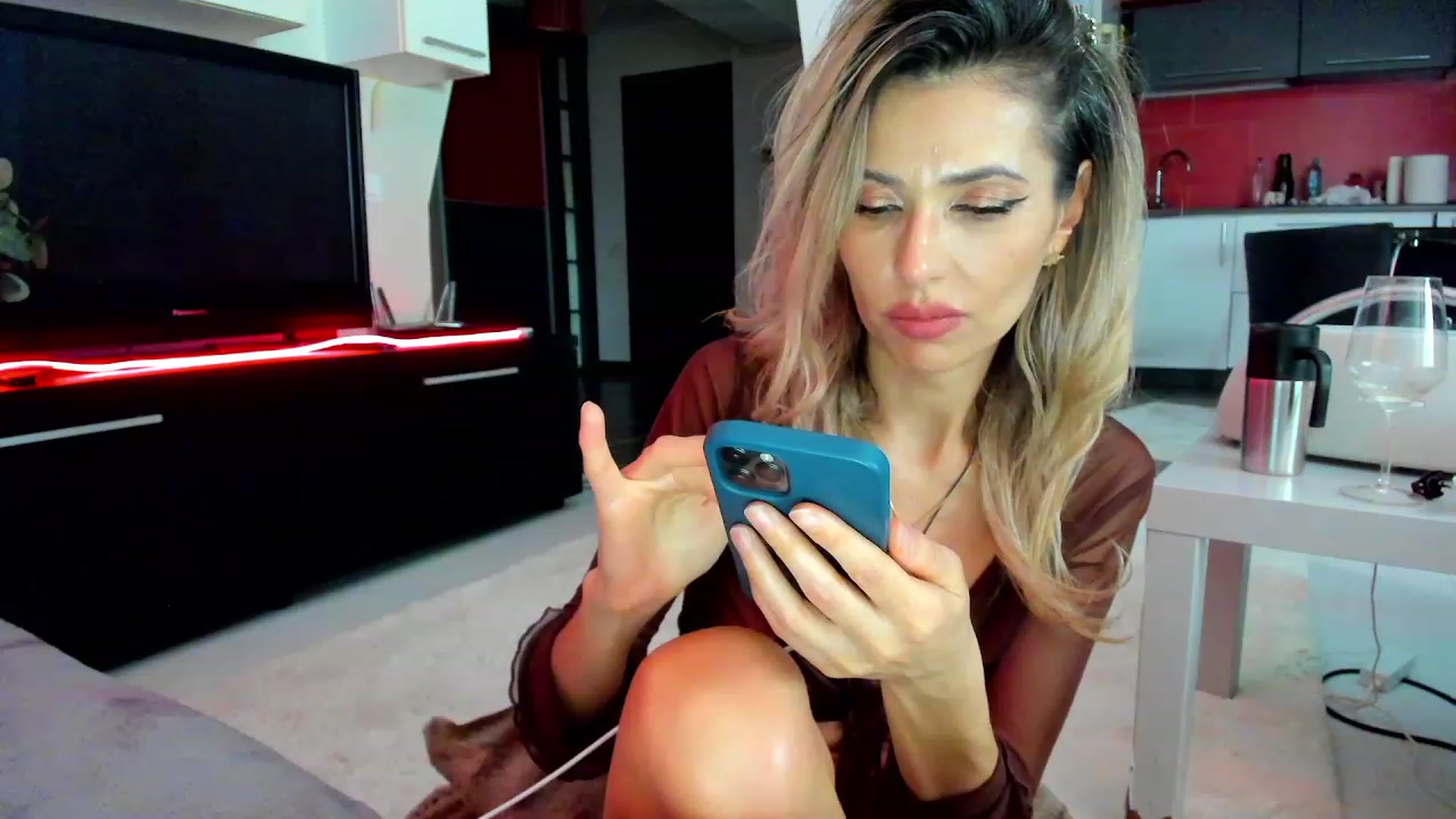 Gallery image thumbnail from SmileyTinaa's myfreecams stream on, 03/14/2024, 04:04 image 12 of 20