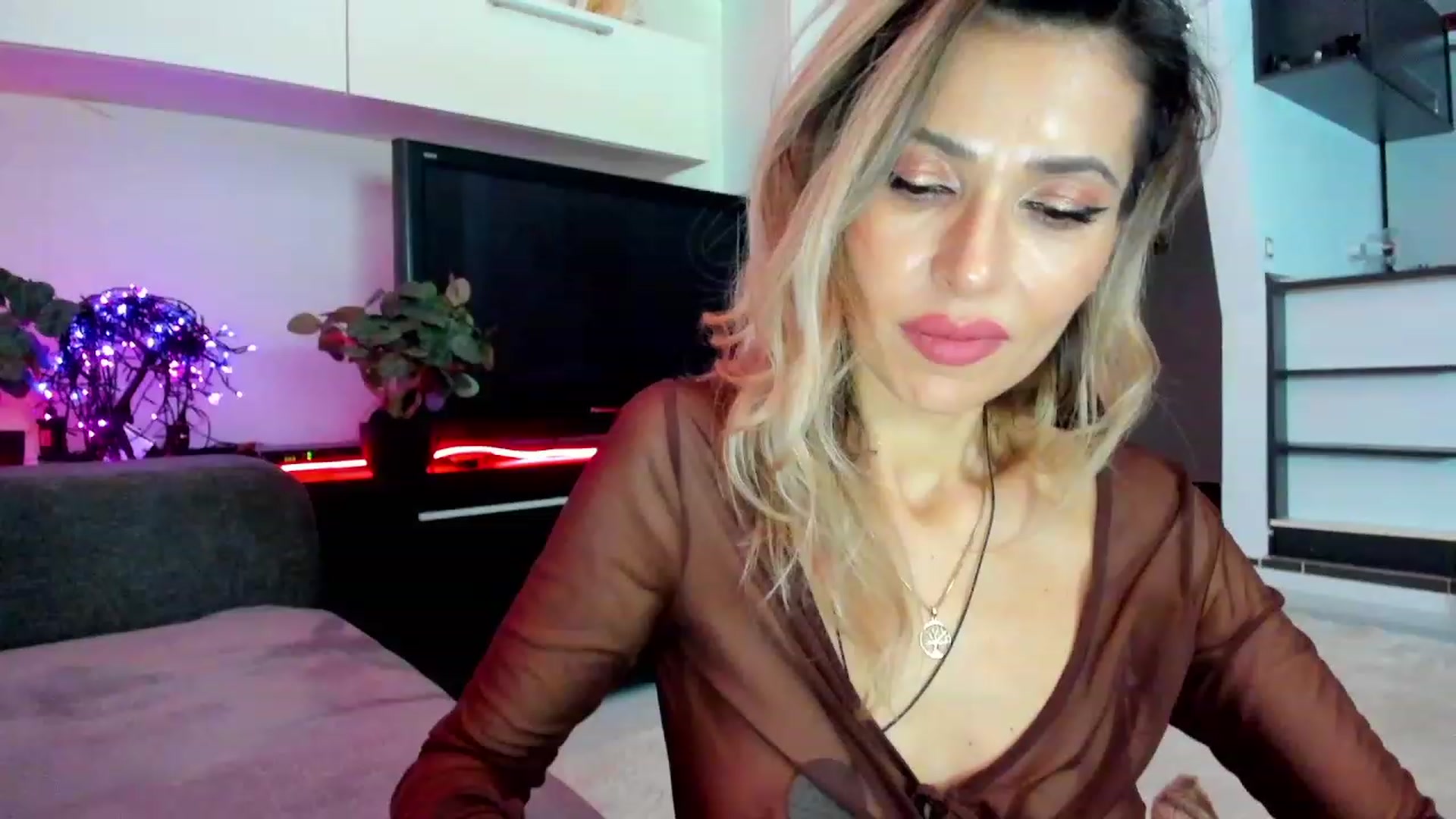 Gallery image thumbnail from SmileyTinaa's myfreecams stream on, 03/14/2024, 04:04 image 9 of 20