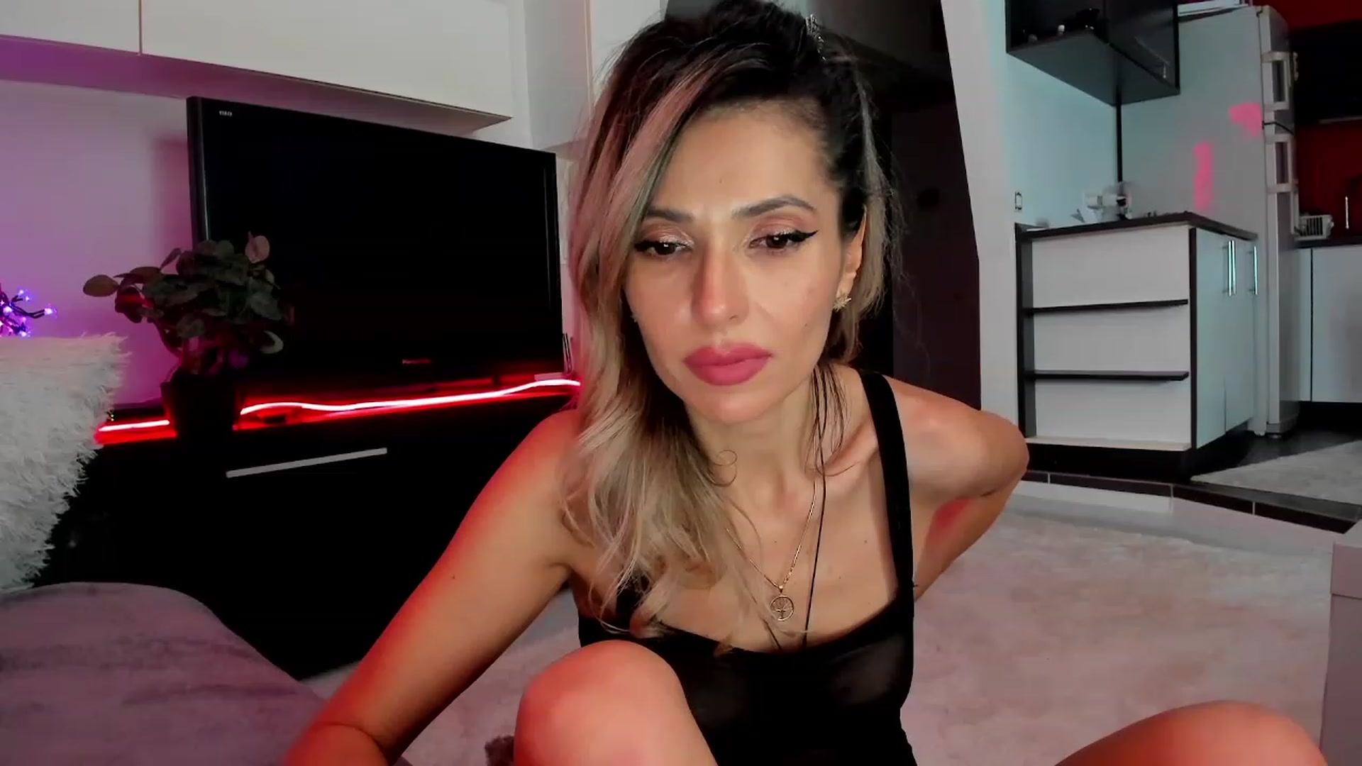 Gallery image thumbnail from SmileyTinaa's myfreecams stream on, 03/16/2024, 06:01 image 13 of 20