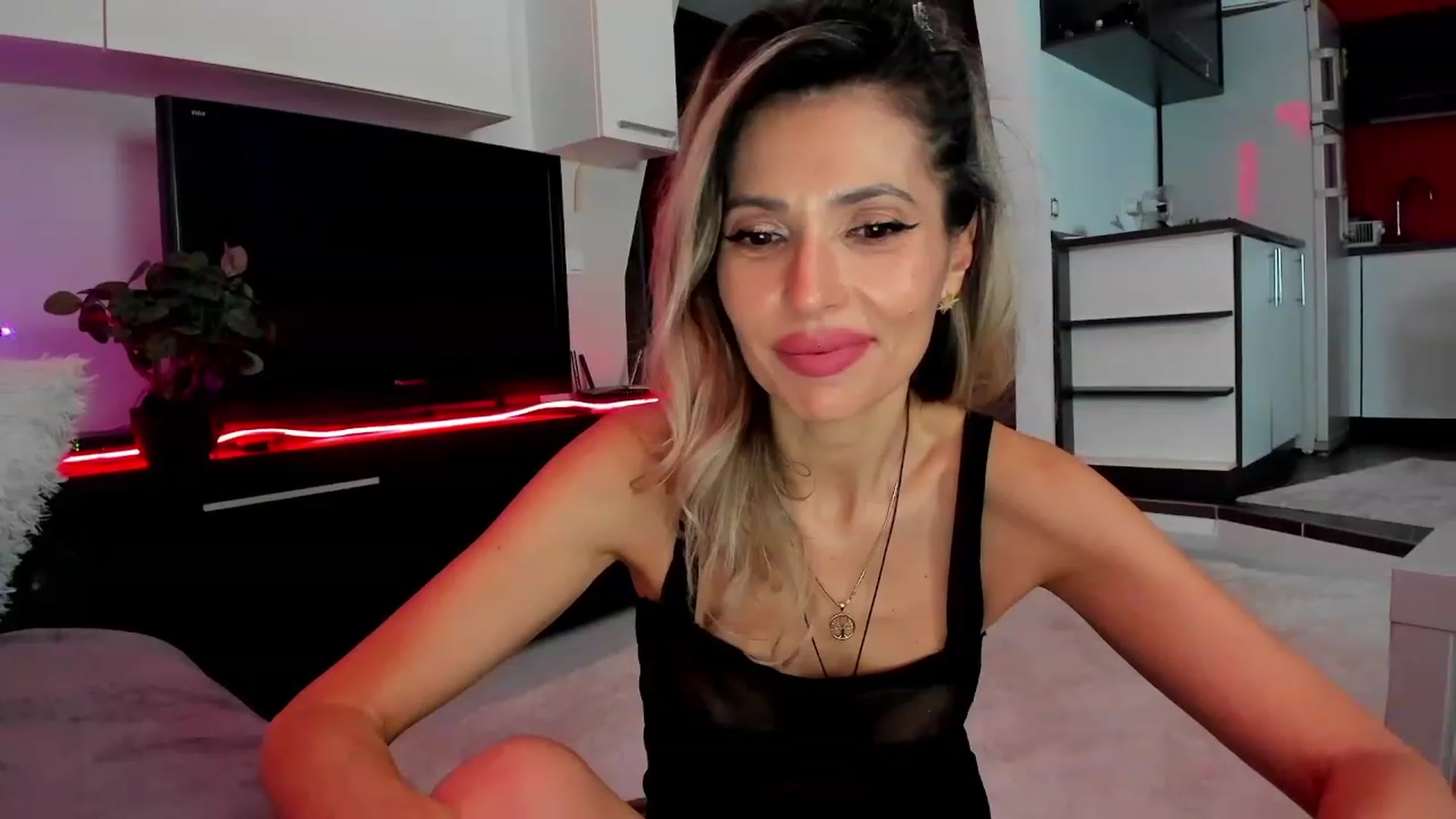 Gallery image thumbnail from SmileyTinaa's myfreecams stream on, 03/16/2024, 06:01 image 19 of 20