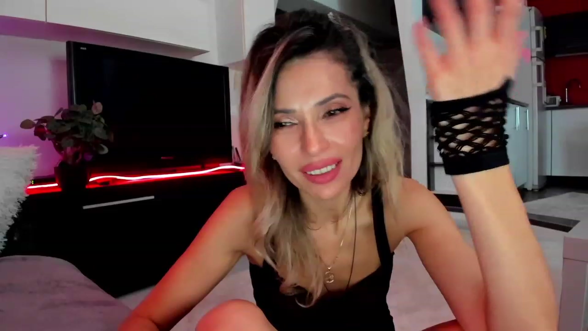 Gallery image thumbnail from SmileyTinaa's myfreecams stream on, 03/16/2024, 06:01 image 18 of 20