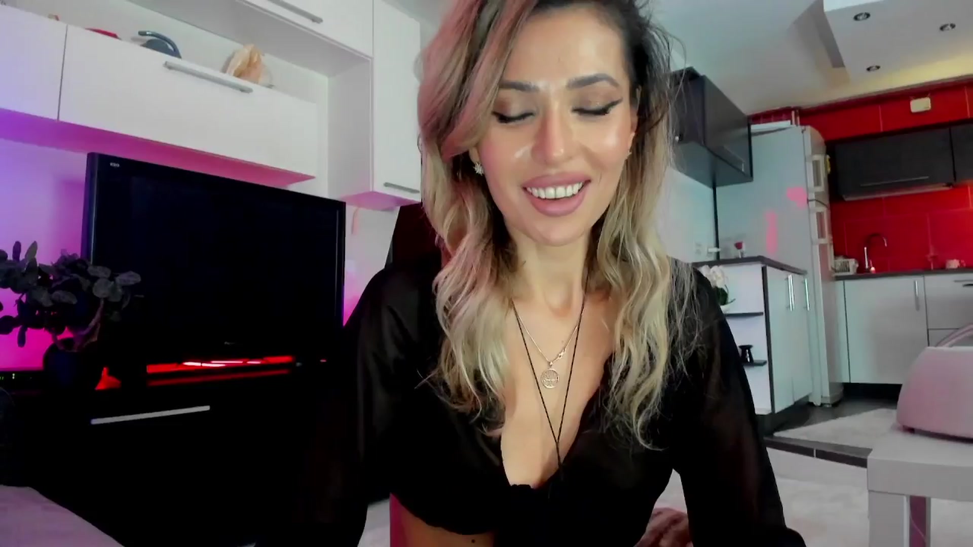 Gallery image thumbnail from SmileyTinaa's myfreecams stream on, 03/21/2024, 24:13 image 13 of 20