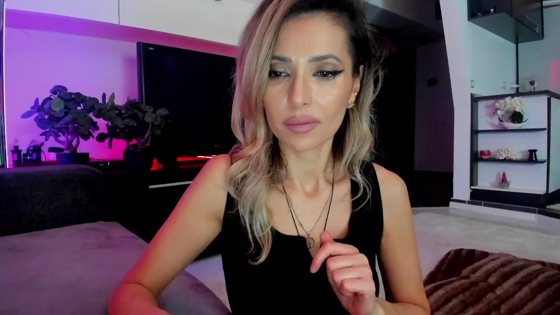 Gallery image thumbnail from SmileyTinaa's myfreecams stream on, 03/21/2024, 01:41 image 10 of 20