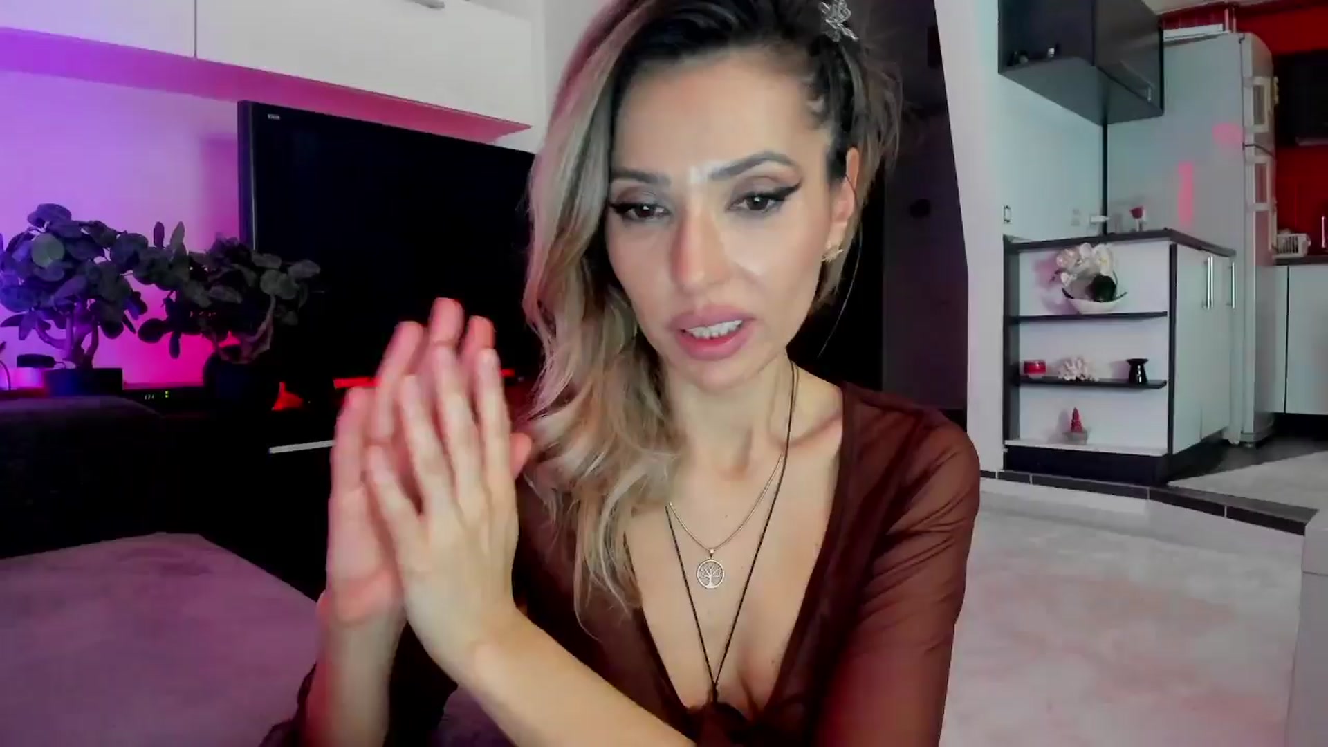 Gallery image thumbnail from SmileyTinaa's myfreecams stream on, 03/21/2024, 03:02 image 12 of 20