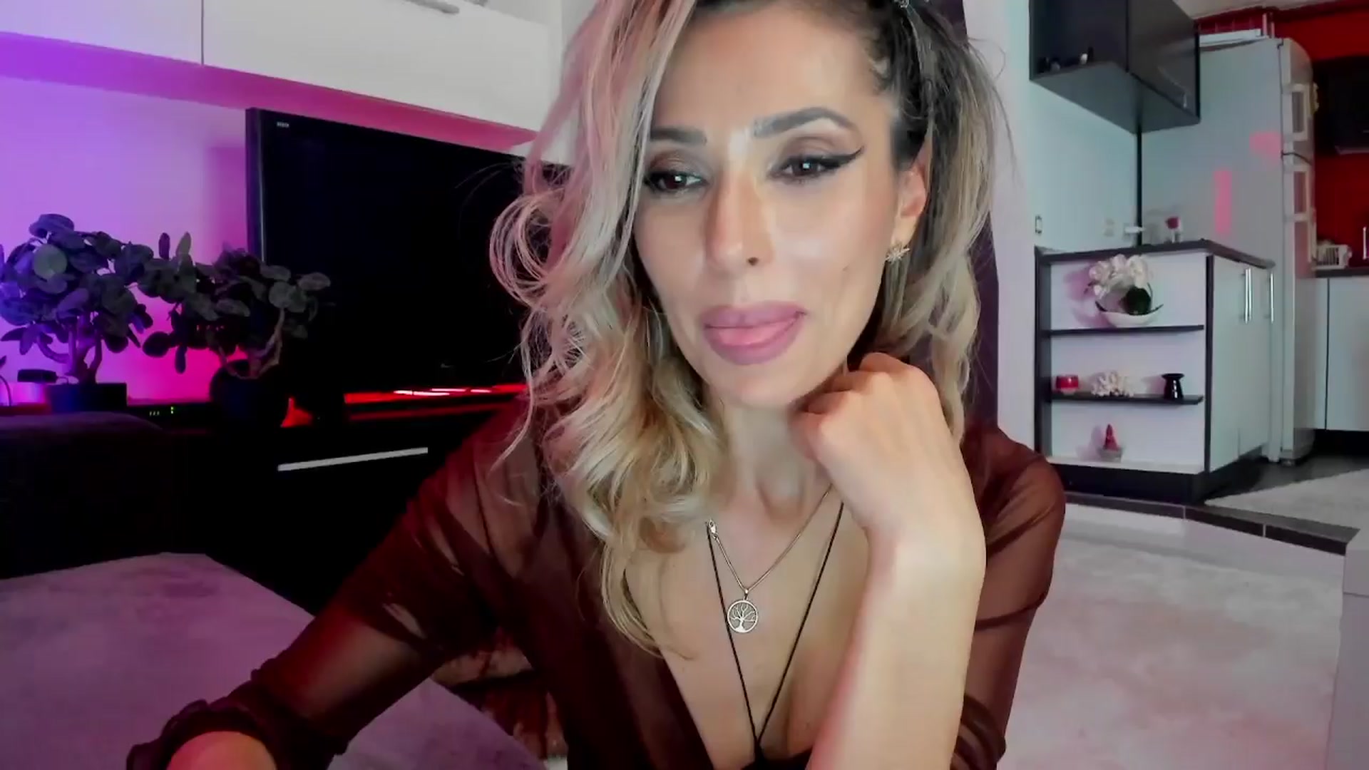 Gallery image thumbnail from SmileyTinaa's myfreecams stream on, 03/21/2024, 03:02 image 5 of 20