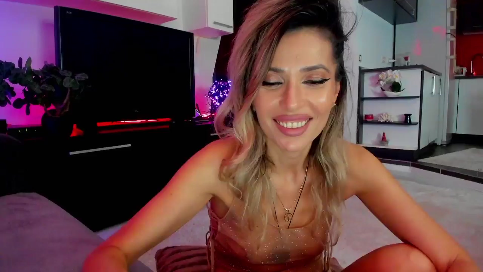 Gallery image thumbnail from SmileyTinaa's myfreecams stream on, 03/22/2024, 01:22 image 5 of 20