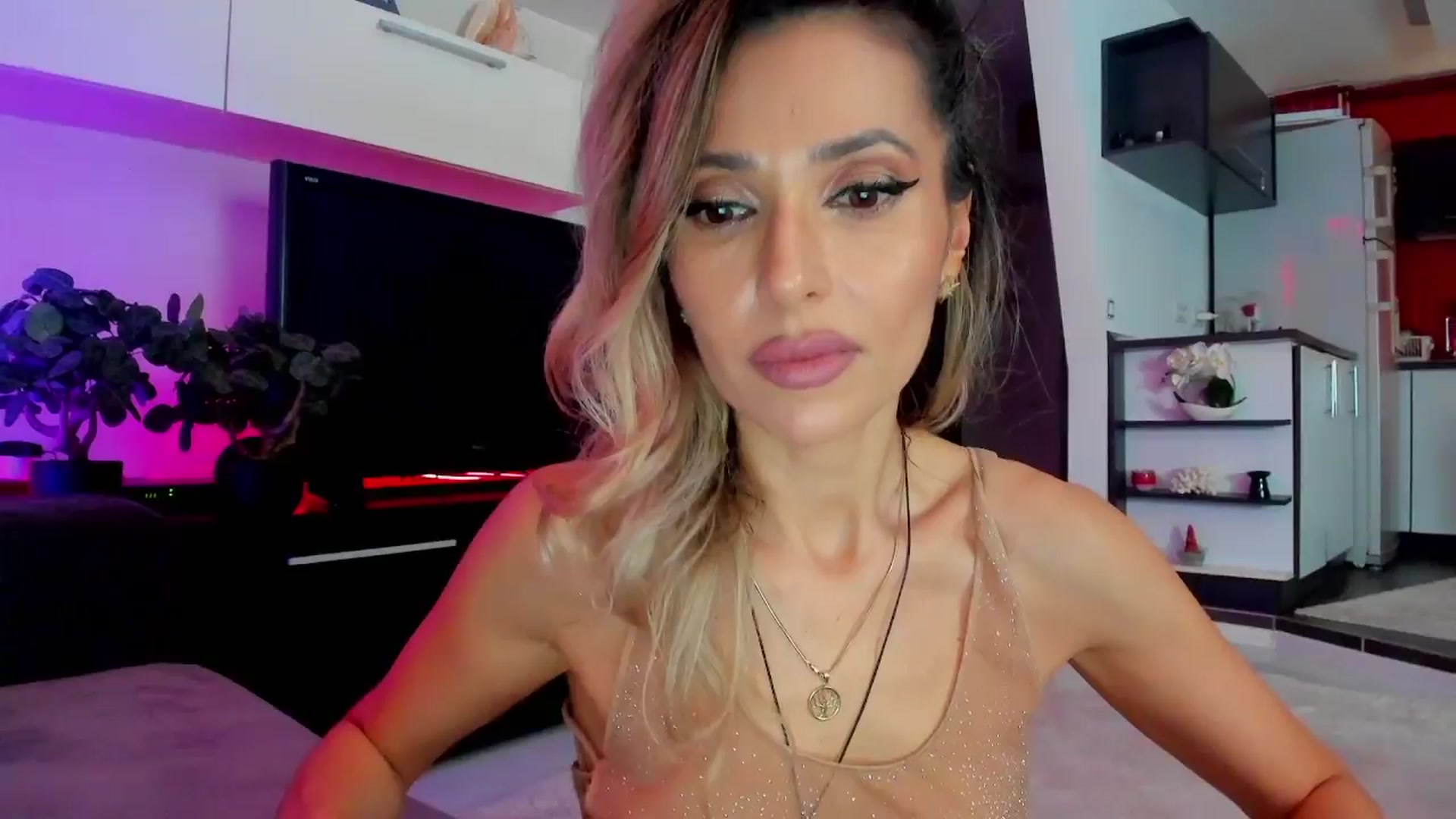 Gallery image thumbnail from SmileyTinaa's myfreecams stream on, 03/22/2024, 01:22 image 8 of 20