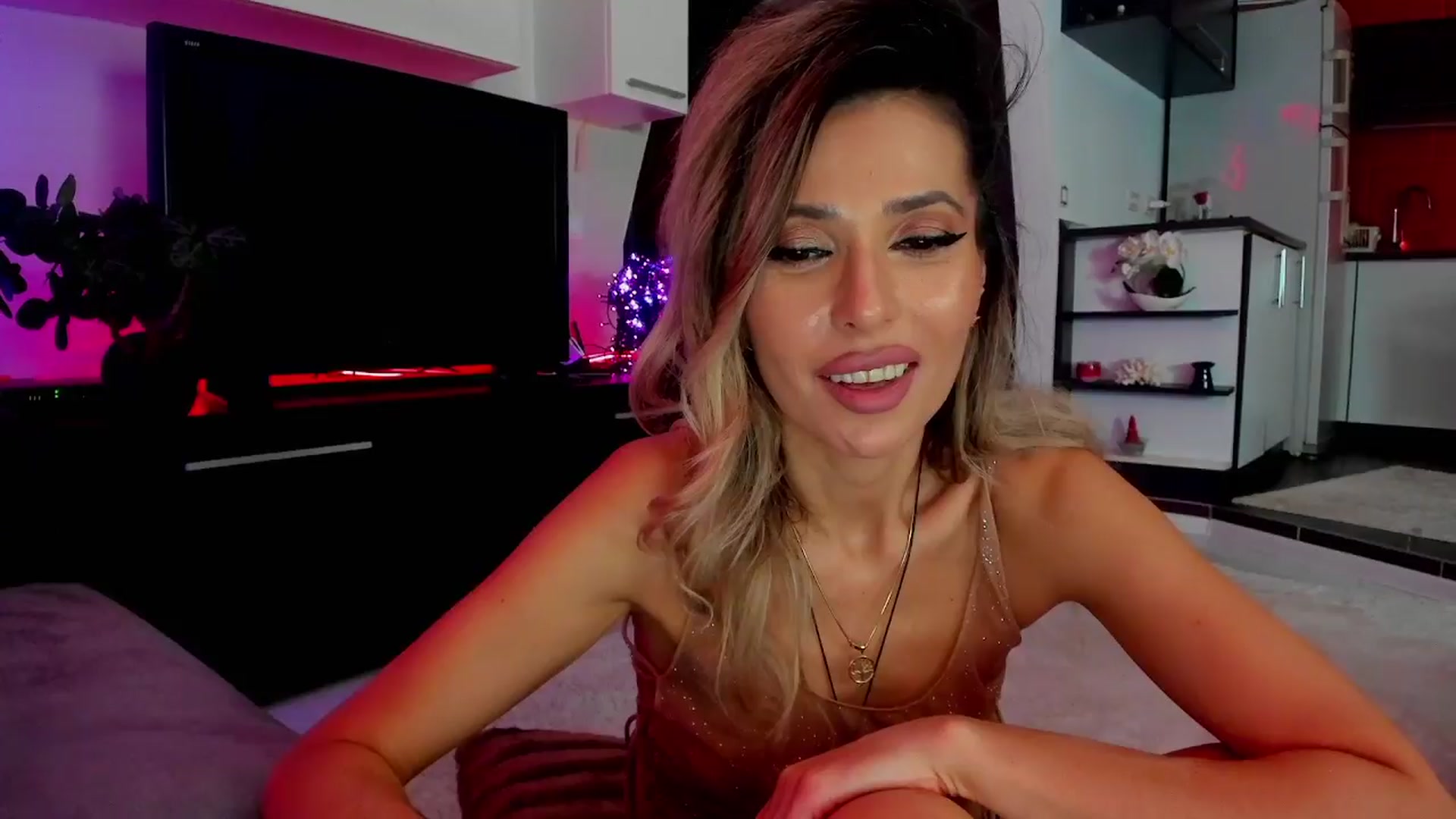 Gallery image thumbnail from SmileyTinaa's myfreecams stream on, 03/22/2024, 01:22 image 7 of 20