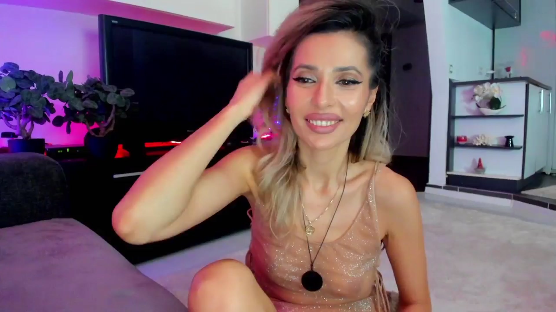 Gallery image thumbnail from SmileyTinaa's myfreecams stream on, 03/22/2024, 01:22 image 18 of 20