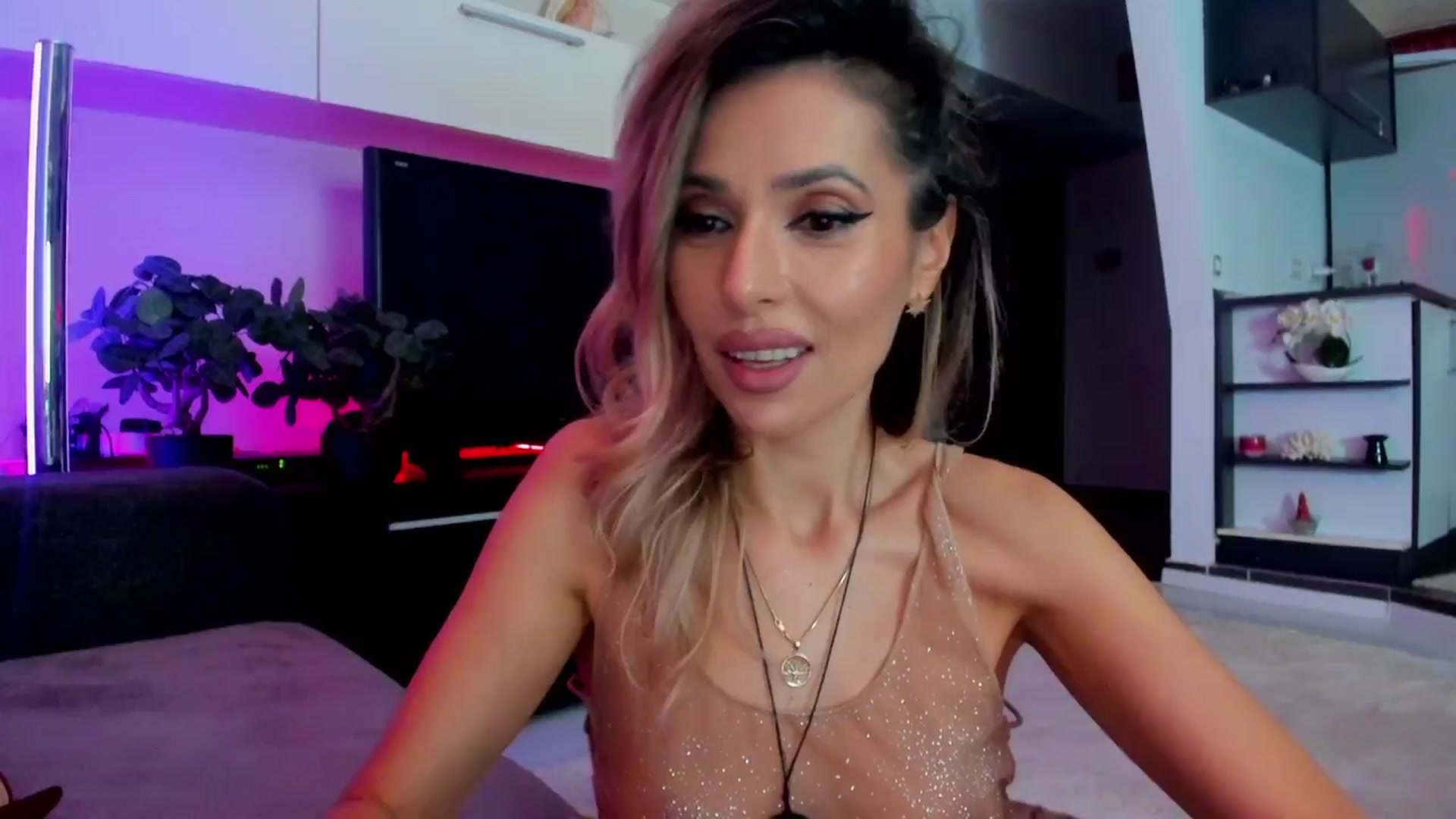 Gallery image thumbnail from SmileyTinaa's myfreecams stream on, 03/22/2024, 01:22 image 20 of 20