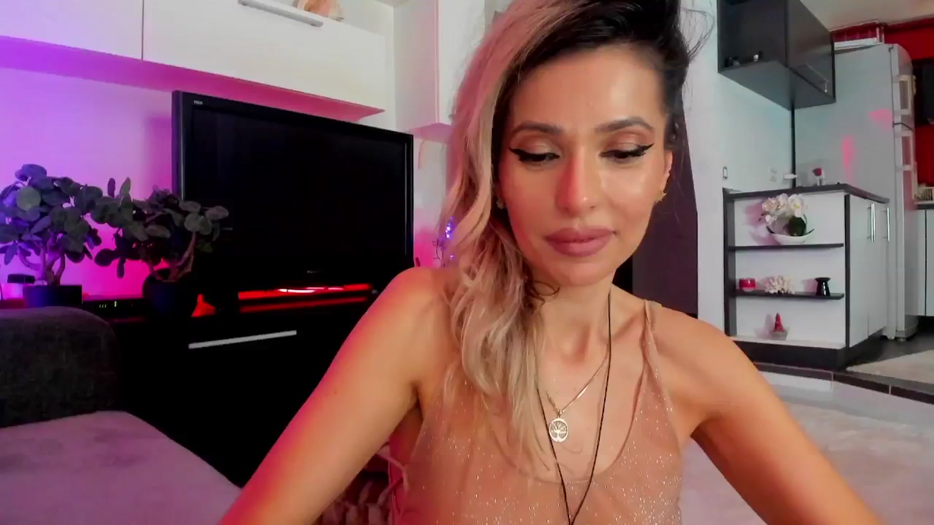 Gallery image thumbnail from SmileyTinaa's myfreecams stream on, 03/22/2024, 02:57 image 1 of 20