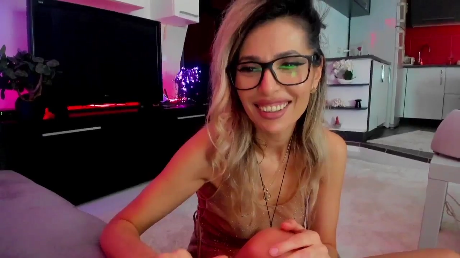 Gallery image thumbnail from SmileyTinaa's myfreecams stream on, 03/22/2024, 02:57 image 11 of 20