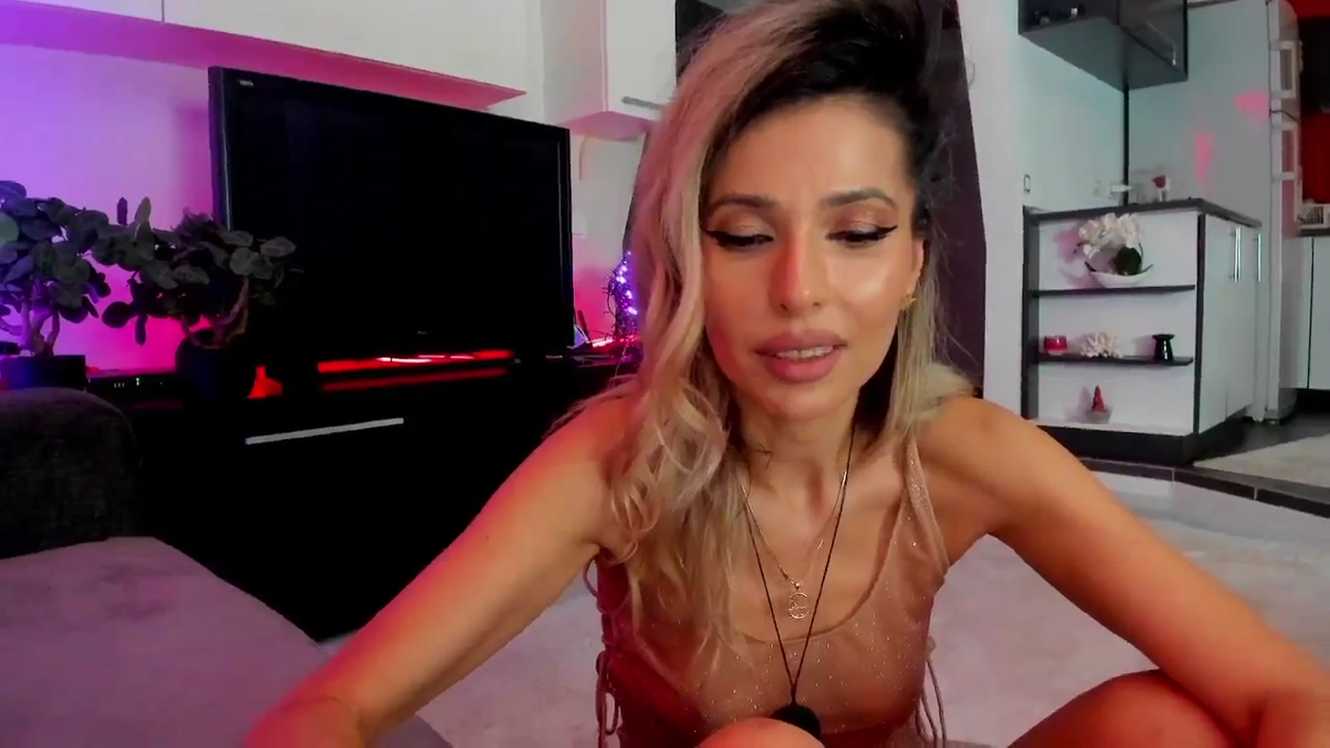 Gallery image thumbnail from SmileyTinaa's myfreecams stream on, 03/22/2024, 02:57 image 5 of 20