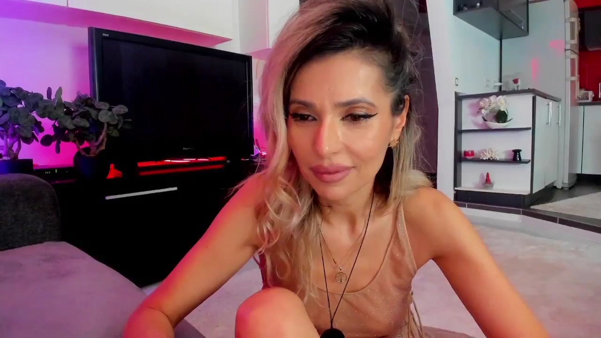 Gallery image thumbnail from SmileyTinaa's myfreecams stream on, 03/22/2024, 02:57 image 4 of 20