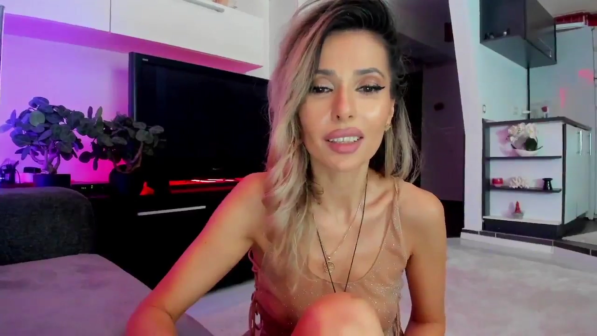 Gallery image thumbnail from SmileyTinaa's myfreecams stream on, 03/22/2024, 05:03 image 4 of 20