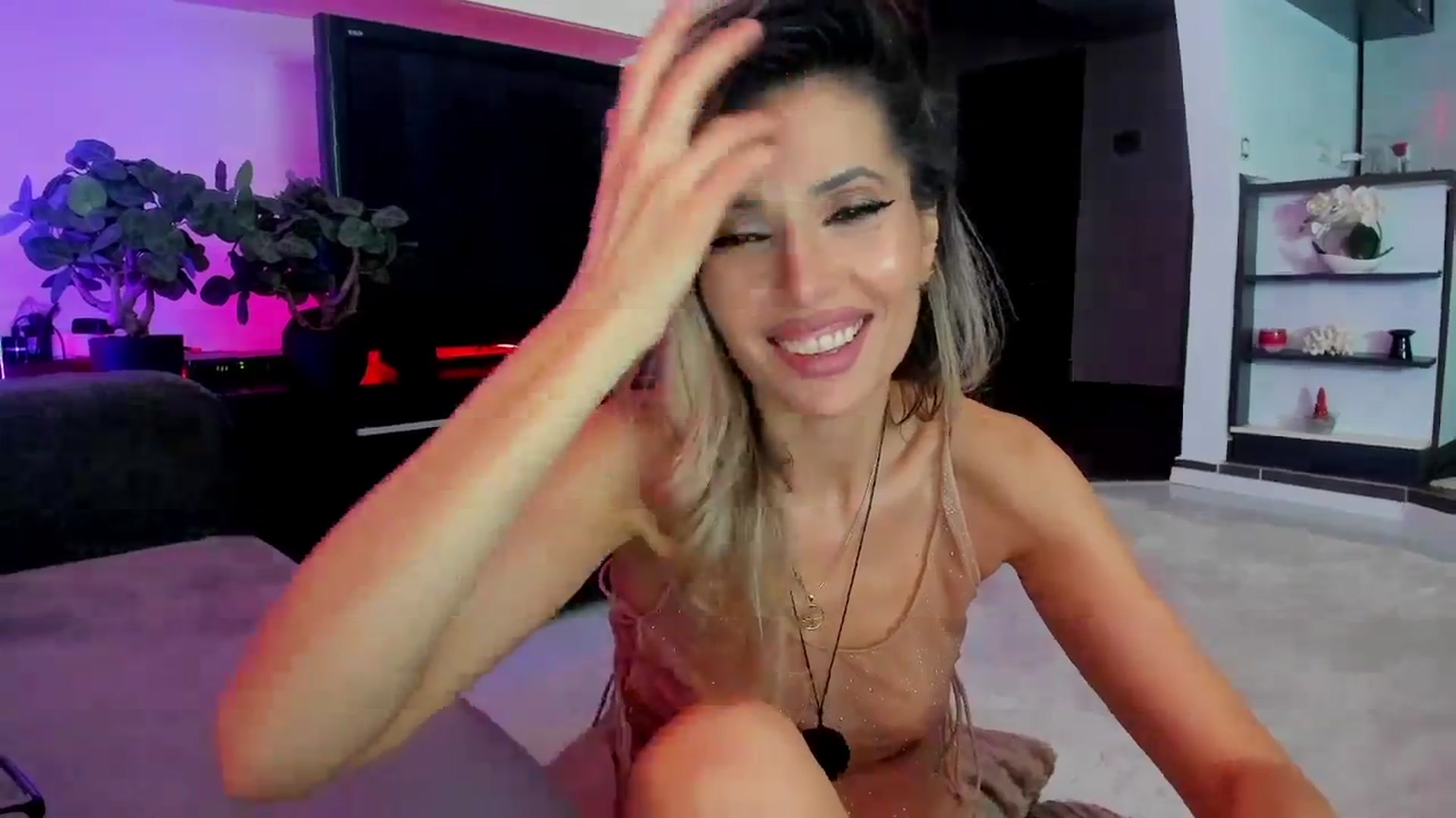 Gallery image thumbnail from SmileyTinaa's myfreecams stream on, 03/22/2024, 05:03 image 8 of 20