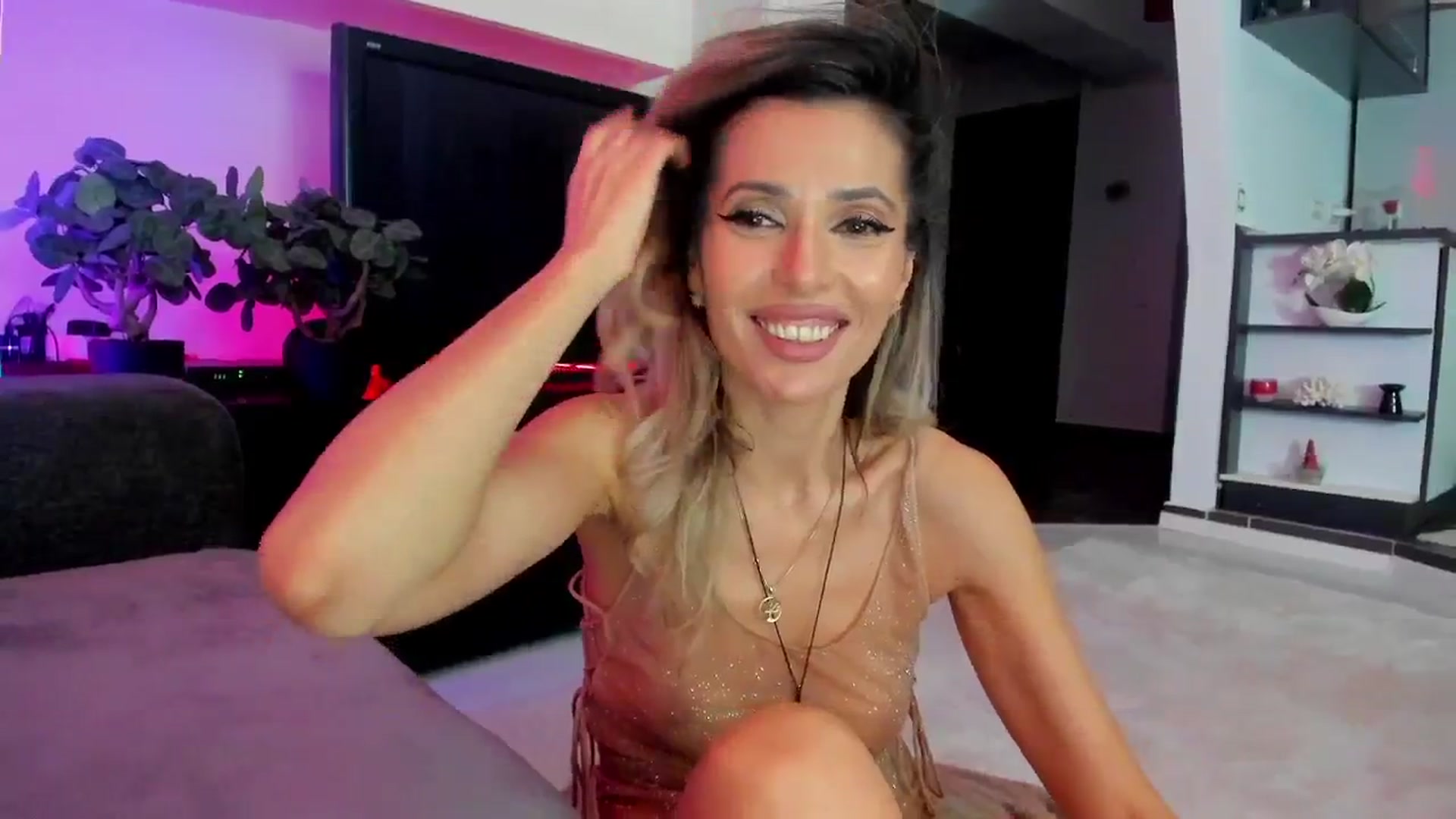 Gallery image thumbnail from SmileyTinaa's myfreecams stream on, 03/22/2024, 05:03 image 15 of 20