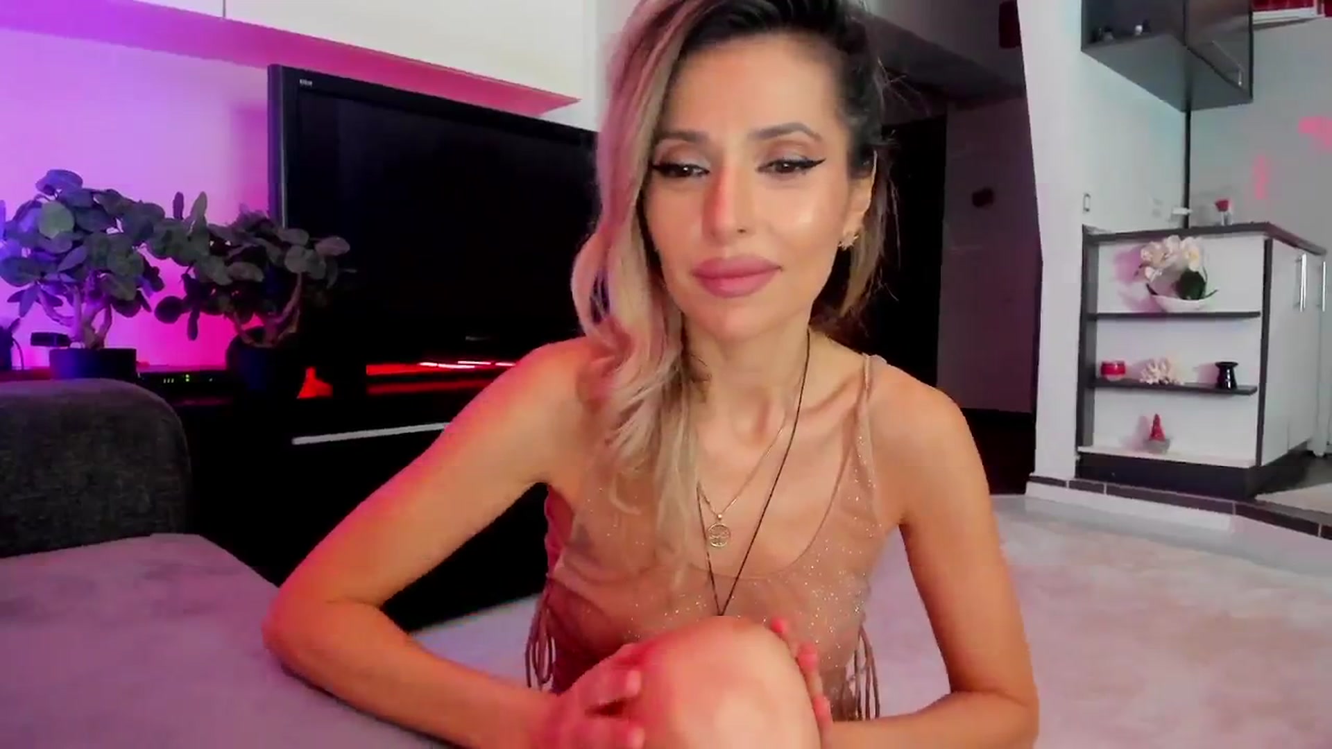 Gallery image thumbnail from SmileyTinaa's myfreecams stream on, 03/22/2024, 05:03 image 7 of 20