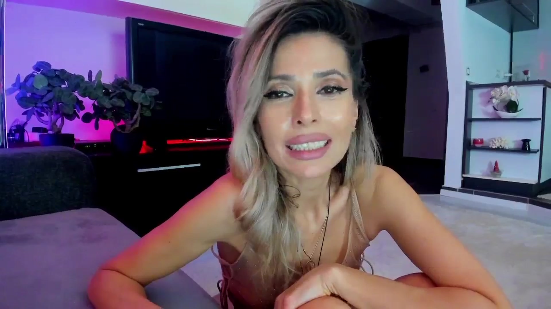 Gallery image thumbnail from SmileyTinaa's myfreecams stream on, 03/22/2024, 05:03 image 5 of 20
