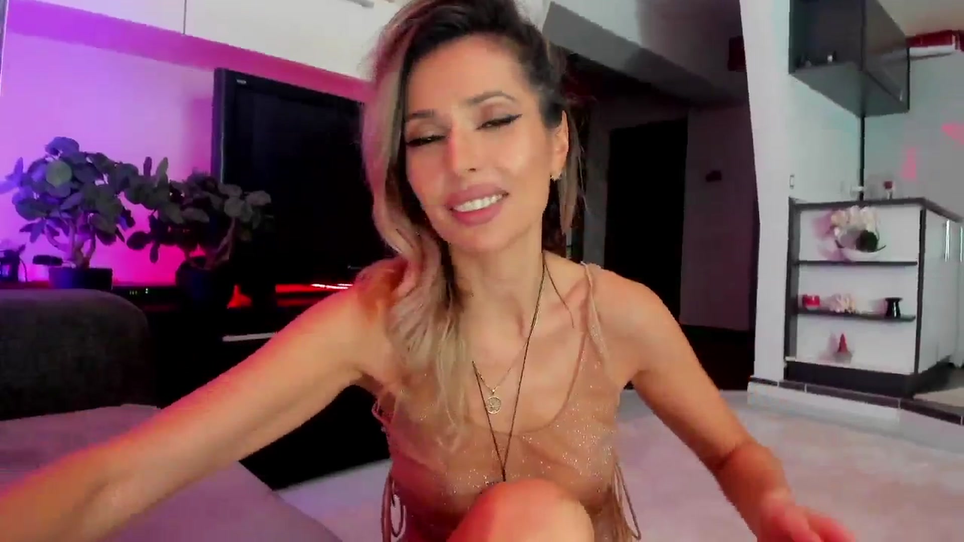 Gallery image thumbnail from SmileyTinaa's myfreecams stream on, 03/22/2024, 05:03 image 14 of 20