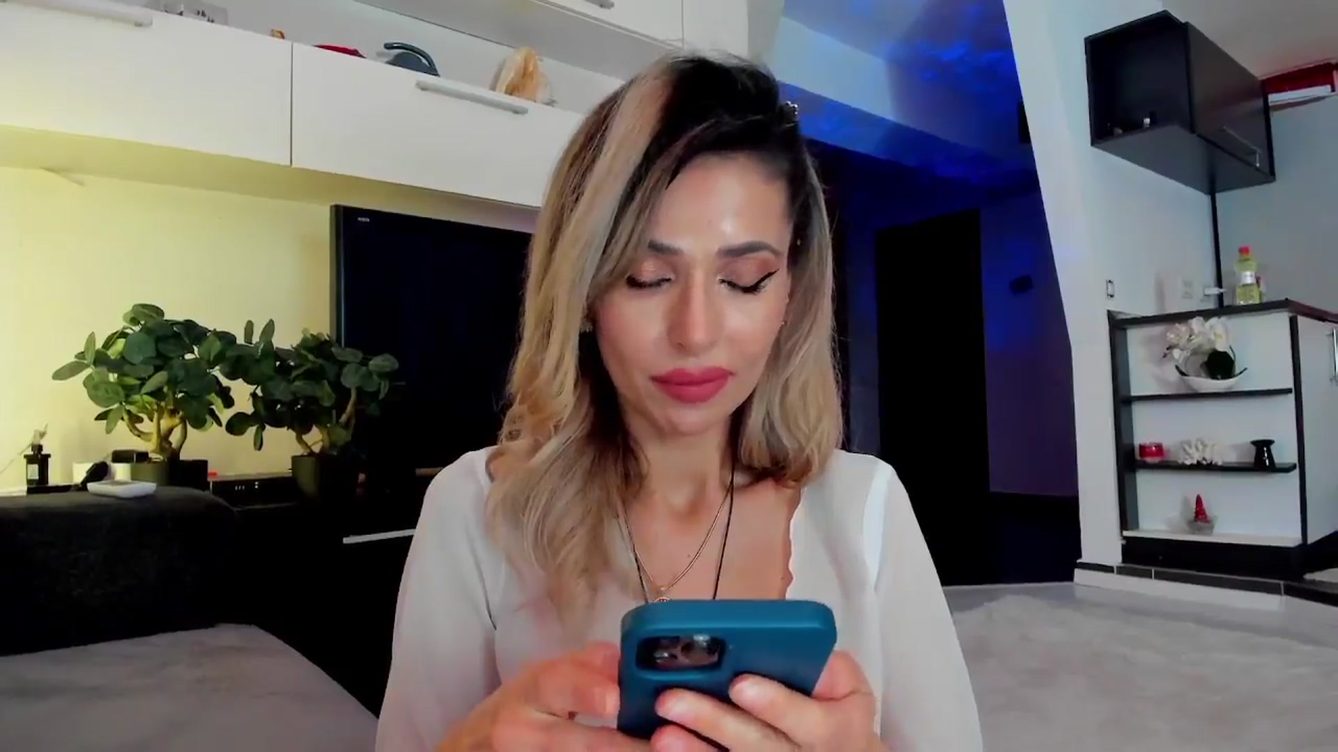 Gallery image thumbnail from SmileyTinaa's myfreecams stream on, 03/23/2024, 24:04 image 20 of 20