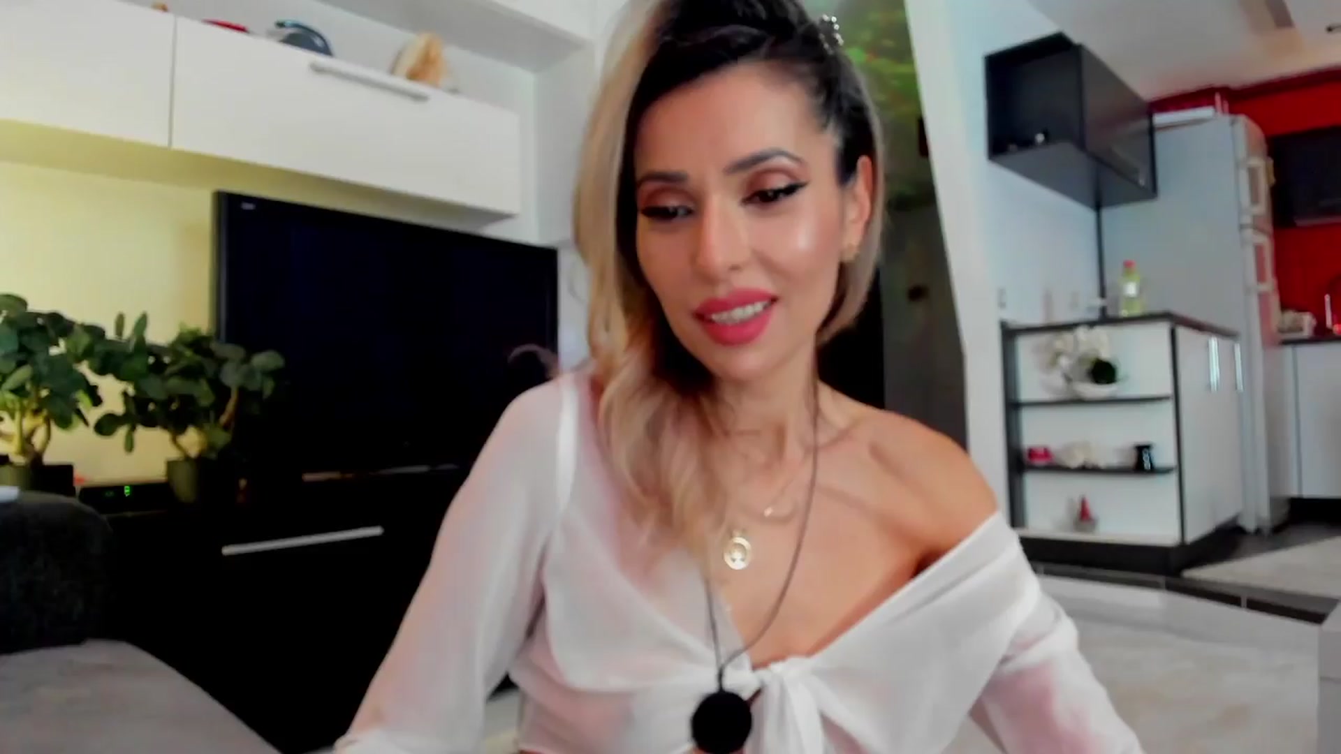 Gallery image thumbnail from SmileyTinaa's myfreecams stream on, 03/23/2024, 24:04 image 11 of 20