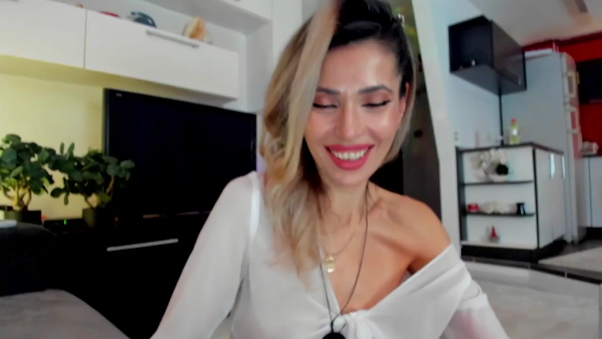 Gallery image thumbnail from SmileyTinaa's myfreecams stream on, 03/23/2024, 24:04 image 13 of 20