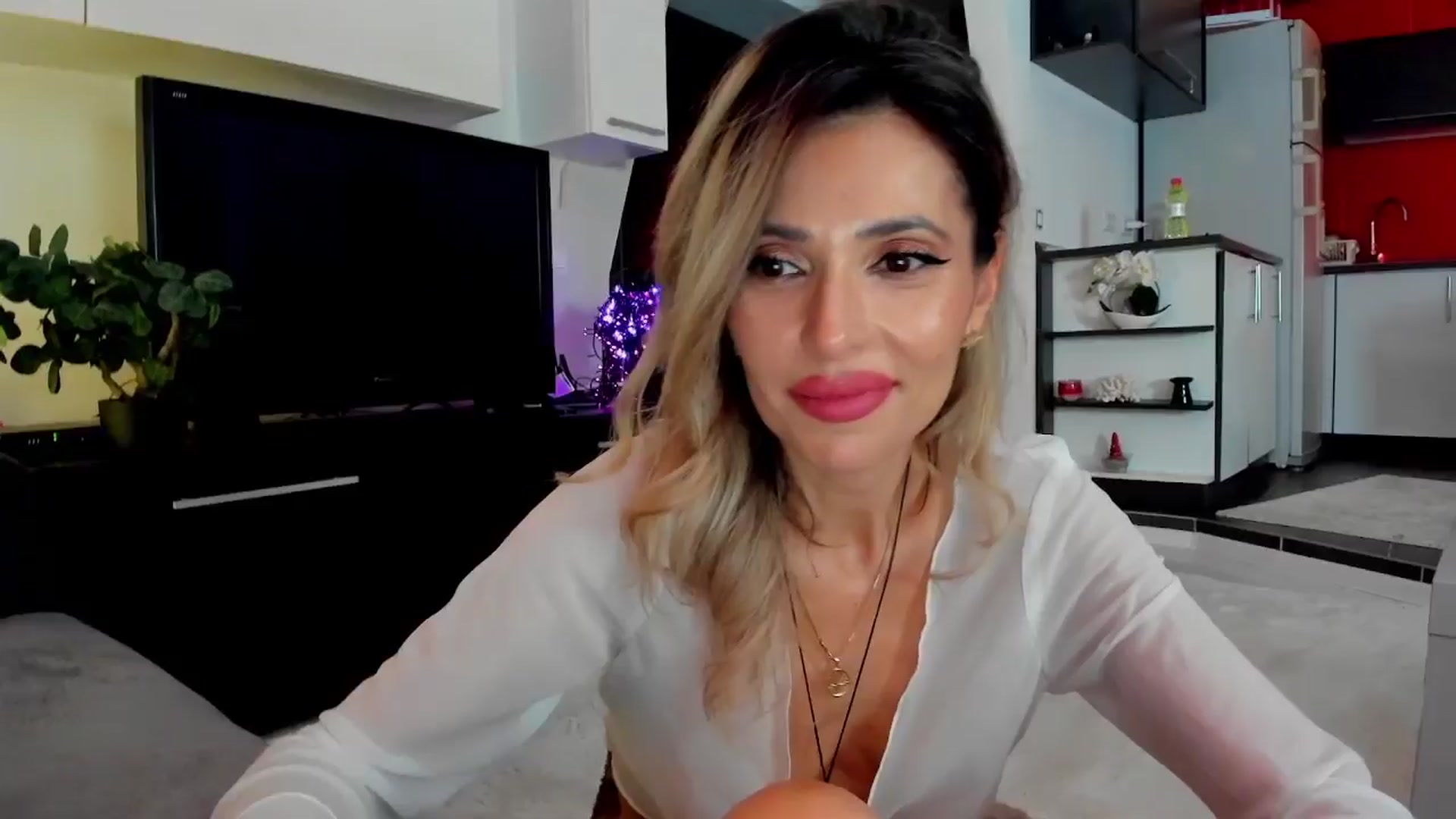 Gallery image thumbnail from SmileyTinaa's myfreecams stream on, 03/23/2024, 04:53 image 7 of 20