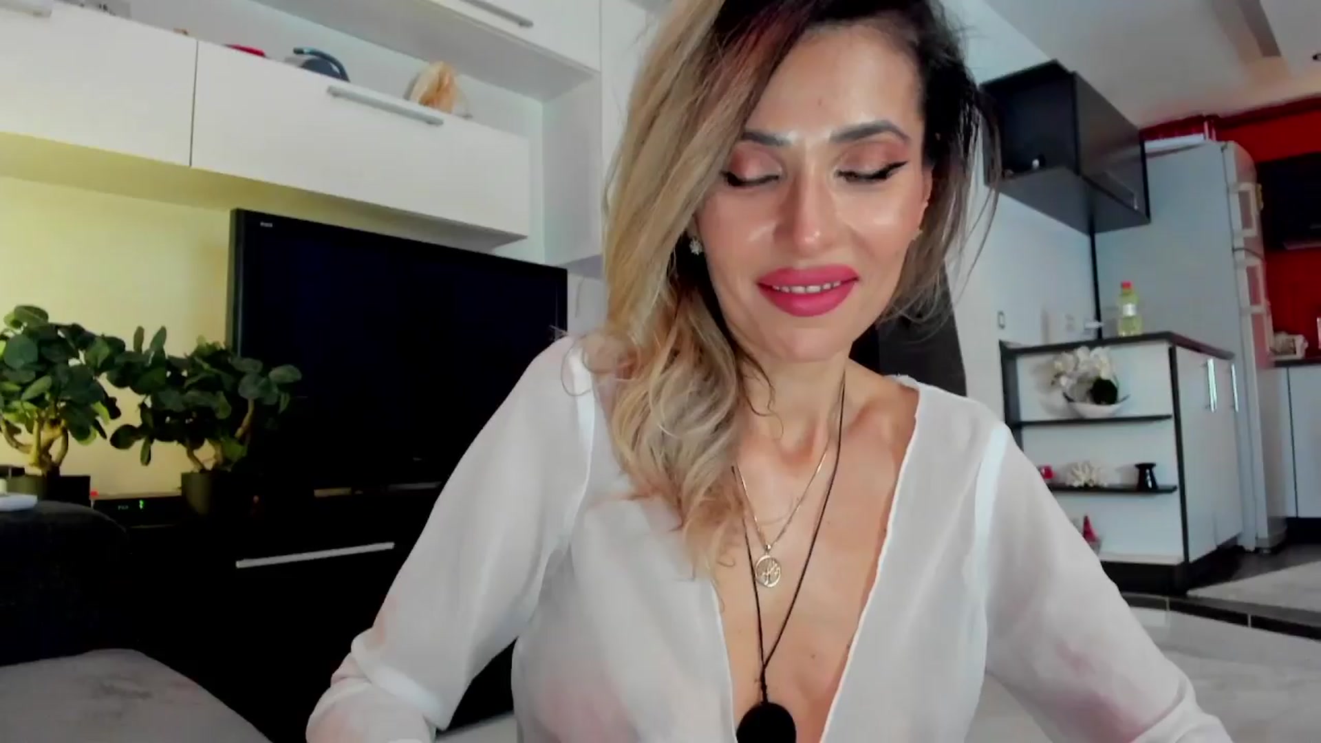 Gallery image thumbnail from SmileyTinaa's myfreecams stream on, 03/23/2024, 04:53 image 3 of 20
