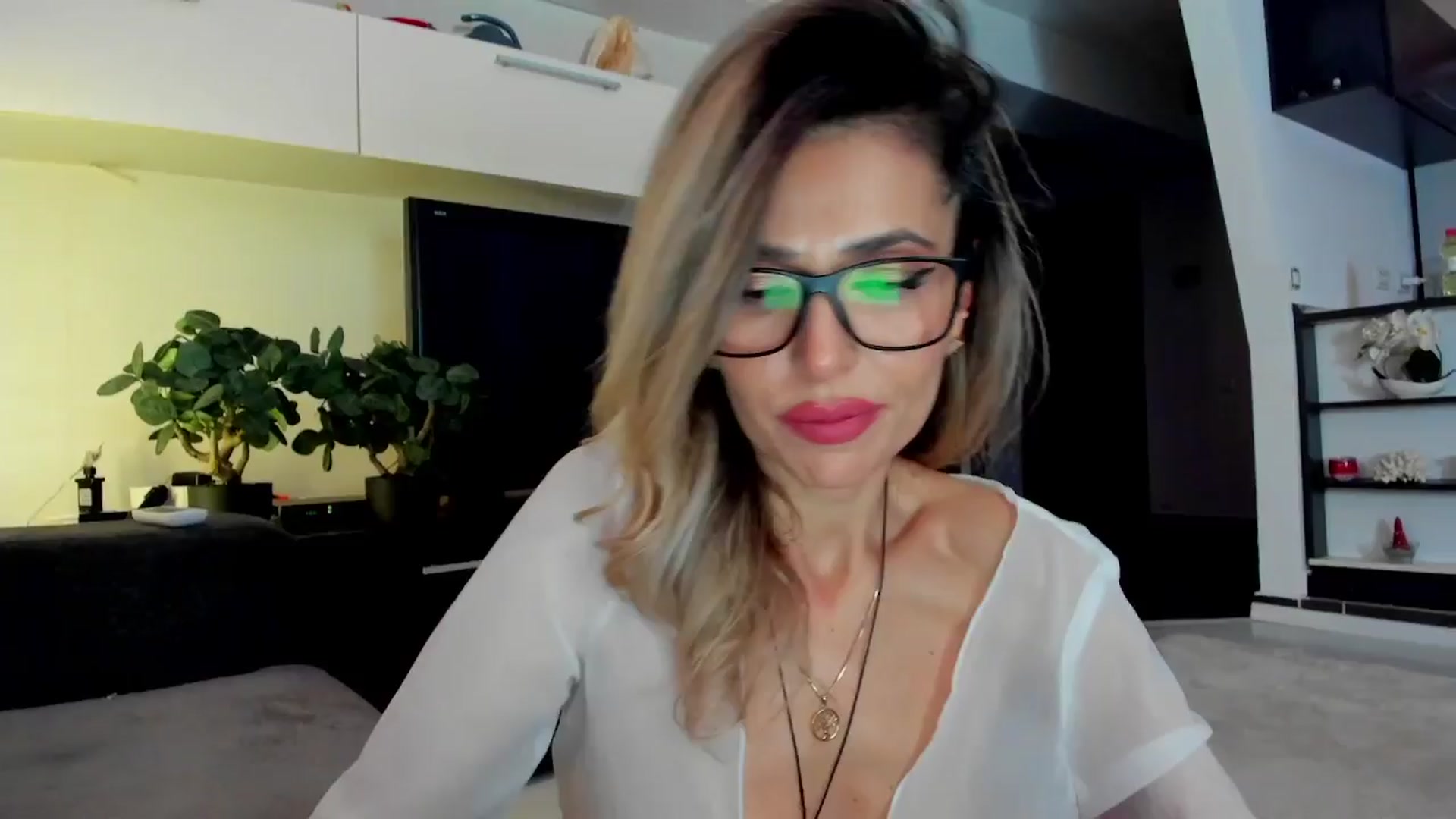 Gallery image thumbnail from SmileyTinaa's myfreecams stream on, 03/23/2024, 04:53 image 17 of 20