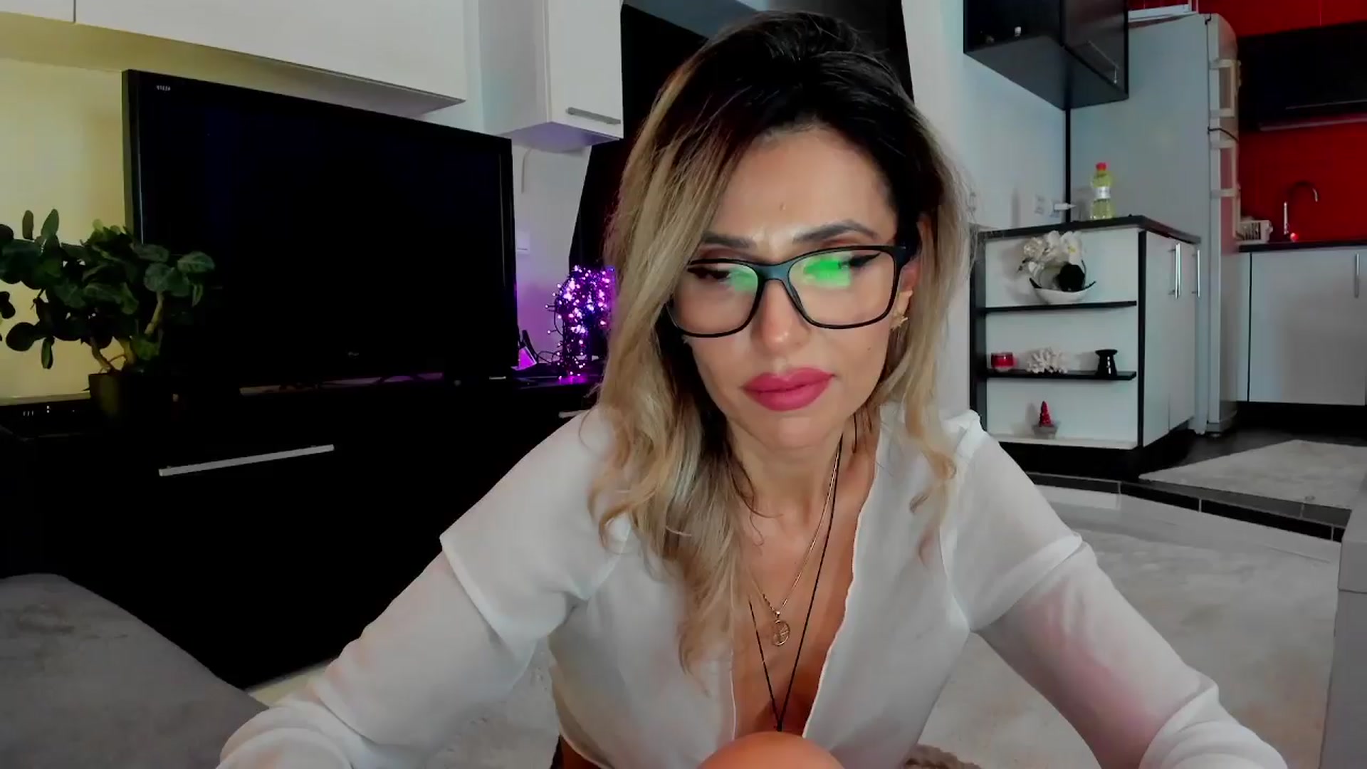 Gallery image thumbnail from SmileyTinaa's myfreecams stream on, 03/23/2024, 04:53 image 6 of 20
