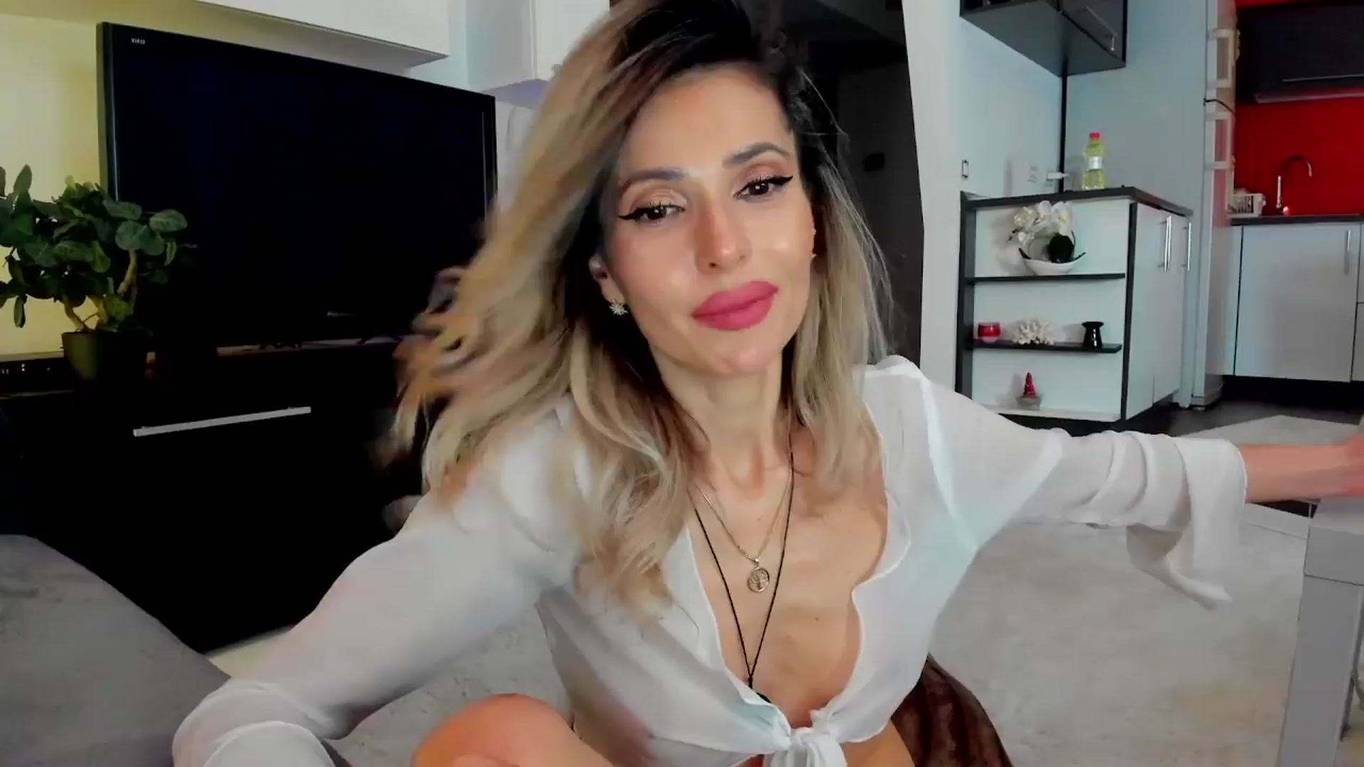 Gallery image thumbnail from SmileyTinaa's myfreecams stream on, 03/23/2024, 04:53 image 11 of 20