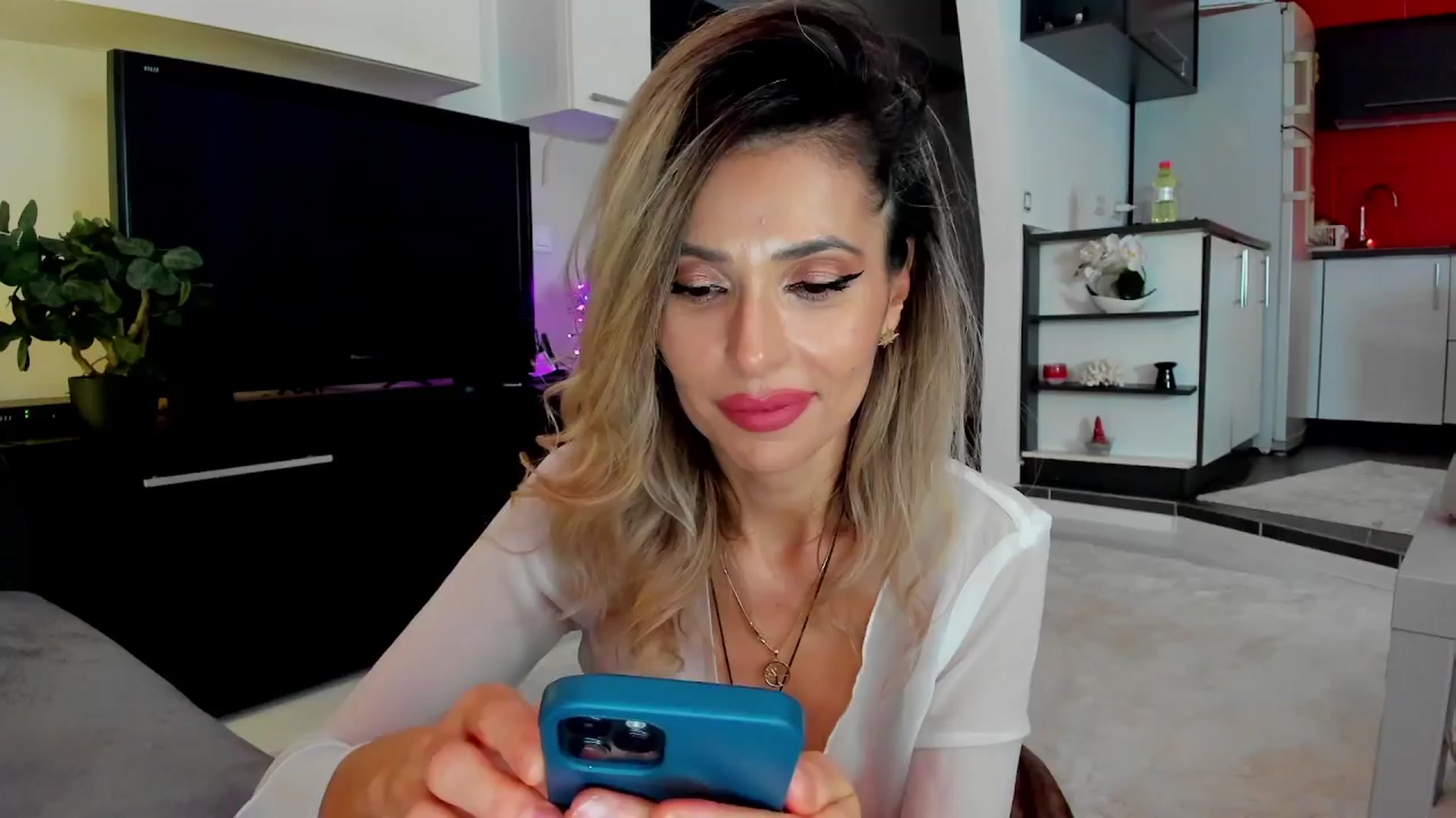 Gallery image thumbnail from SmileyTinaa's myfreecams stream on, 03/23/2024, 04:53 image 12 of 20