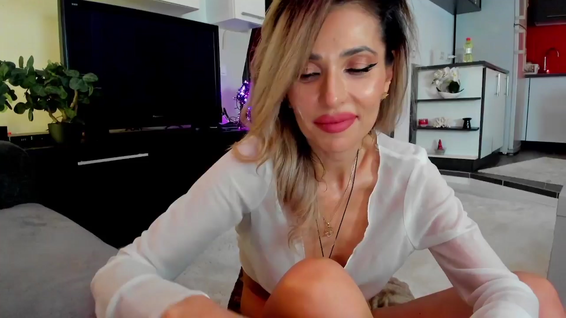 Gallery image thumbnail from SmileyTinaa's myfreecams stream on, 03/23/2024, 04:53 image 4 of 20