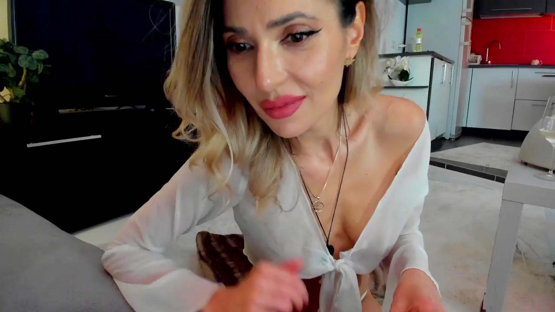 Gallery image thumbnail from SmileyTinaa's myfreecams stream on, 03/23/2024, 04:53 image 9 of 20