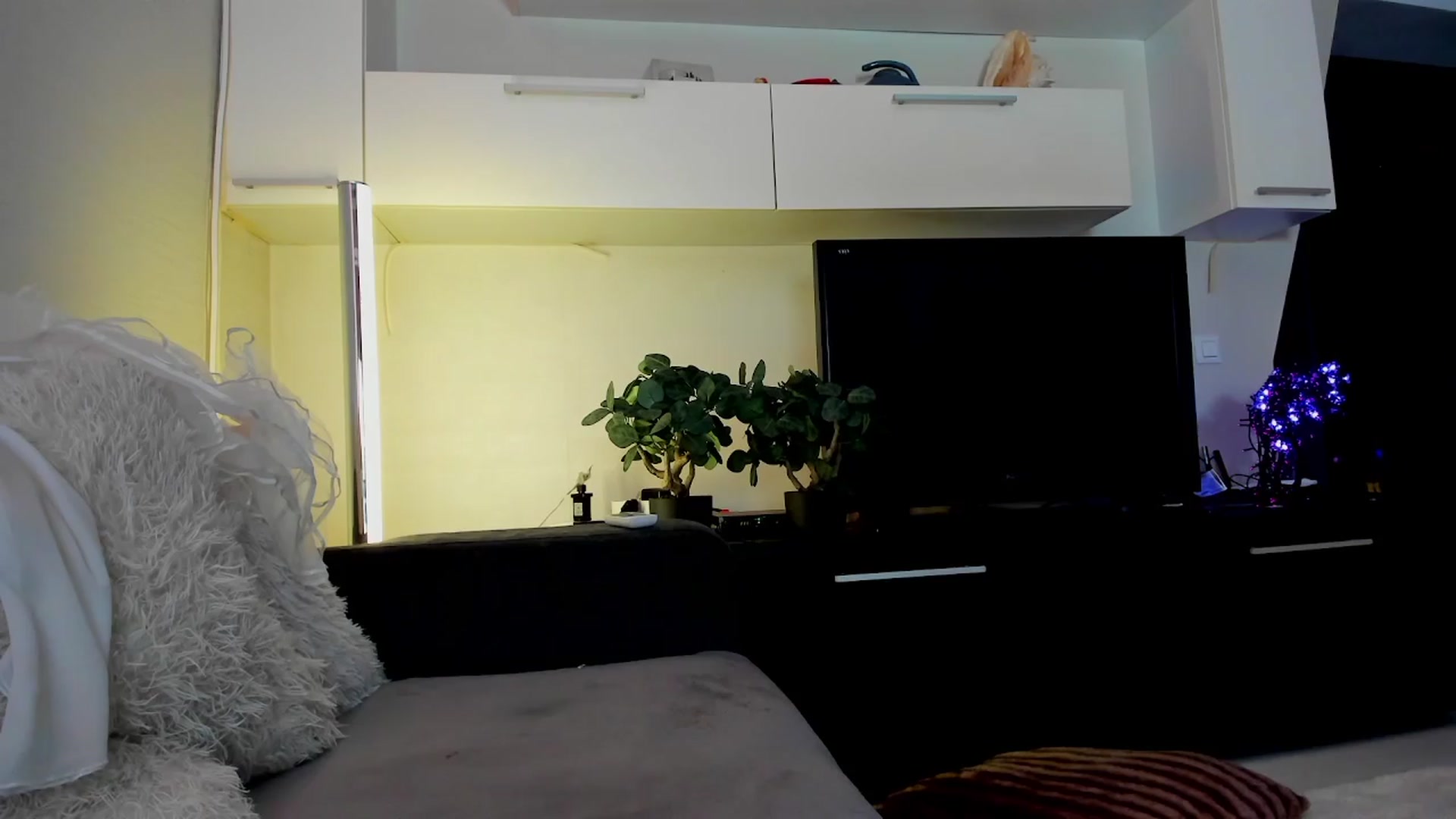 Gallery image thumbnail from SmileyTinaa's myfreecams stream on, 03/23/2024, 04:53 image 2 of 20