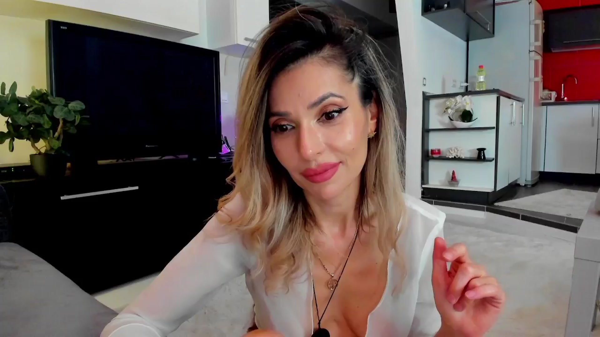 Gallery image thumbnail from SmileyTinaa's myfreecams stream on, 03/23/2024, 04:53 image 16 of 20